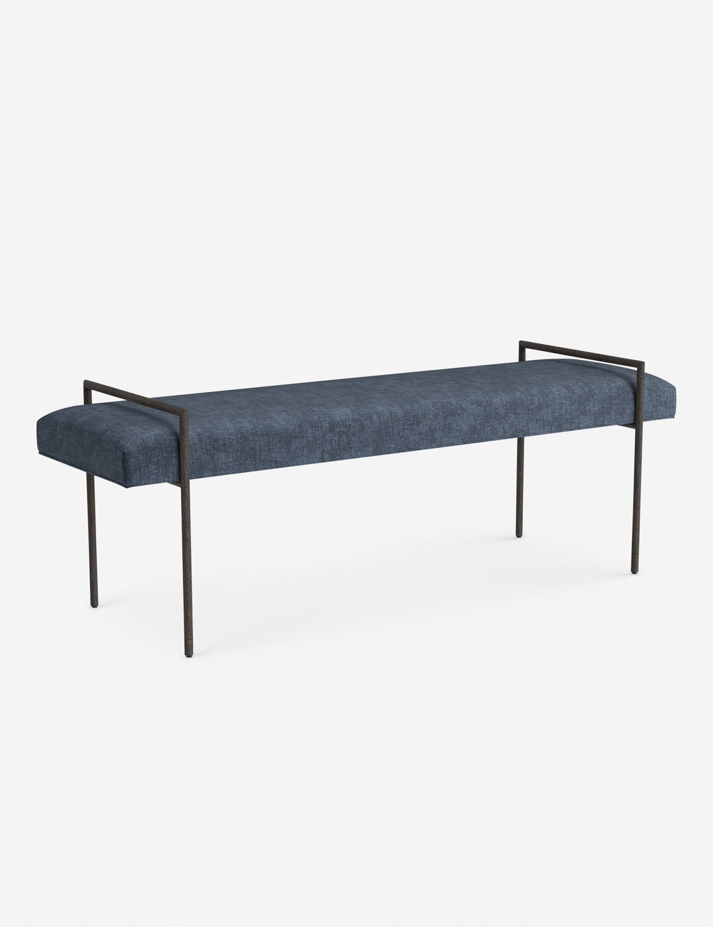 Banc - Une assise fine rembourrée repose sur un cadre métallique épuré, conférant à ce banc un profil net et architectural