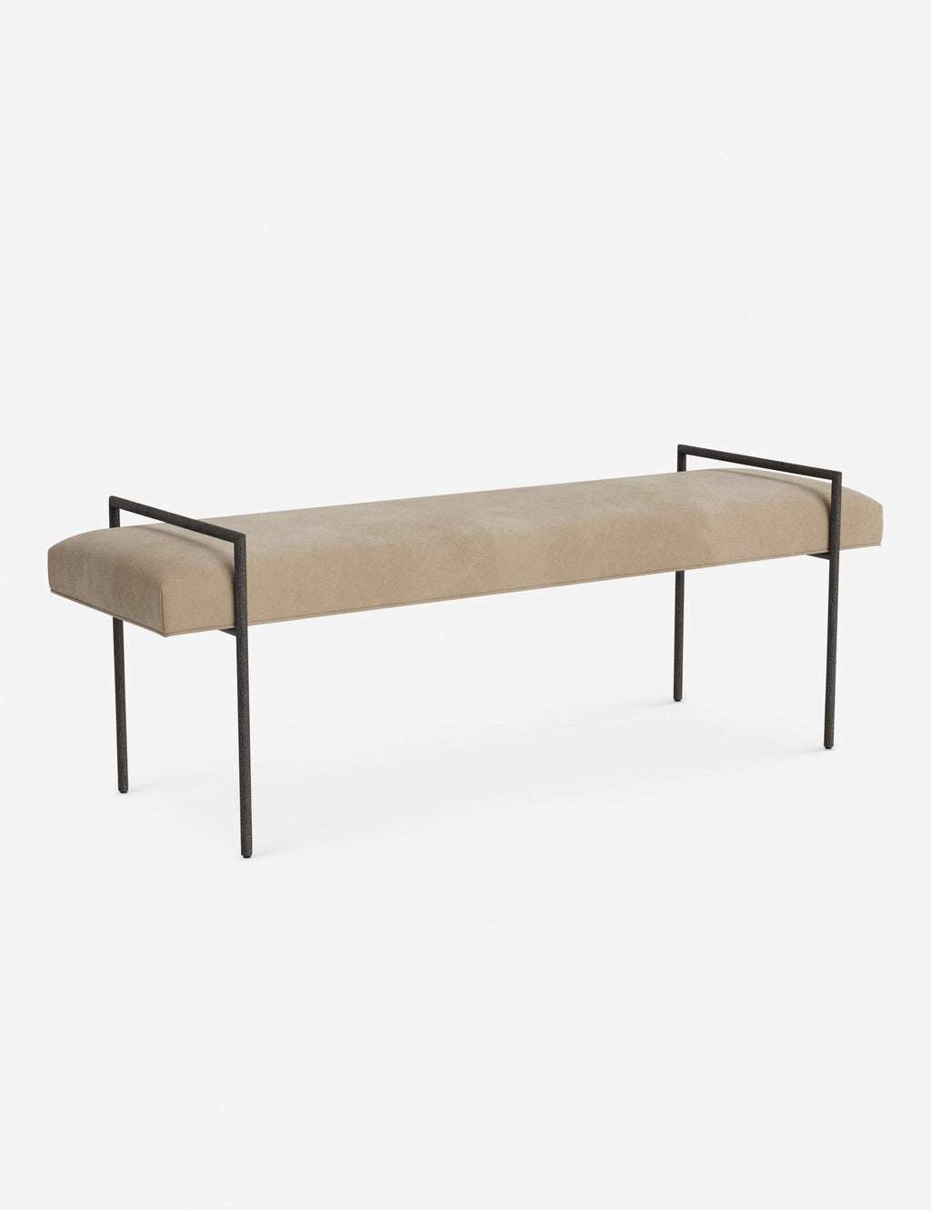 Banc - Une assise fine rembourrée repose sur un cadre métallique épuré, conférant à ce banc un profil net et architectural