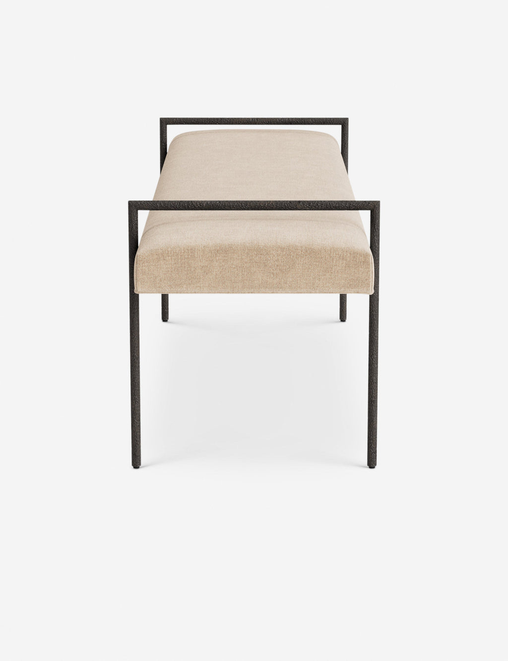 Banc - Une assise fine rembourrée repose sur un cadre métallique épuré, conférant à ce banc un profil net et architectural