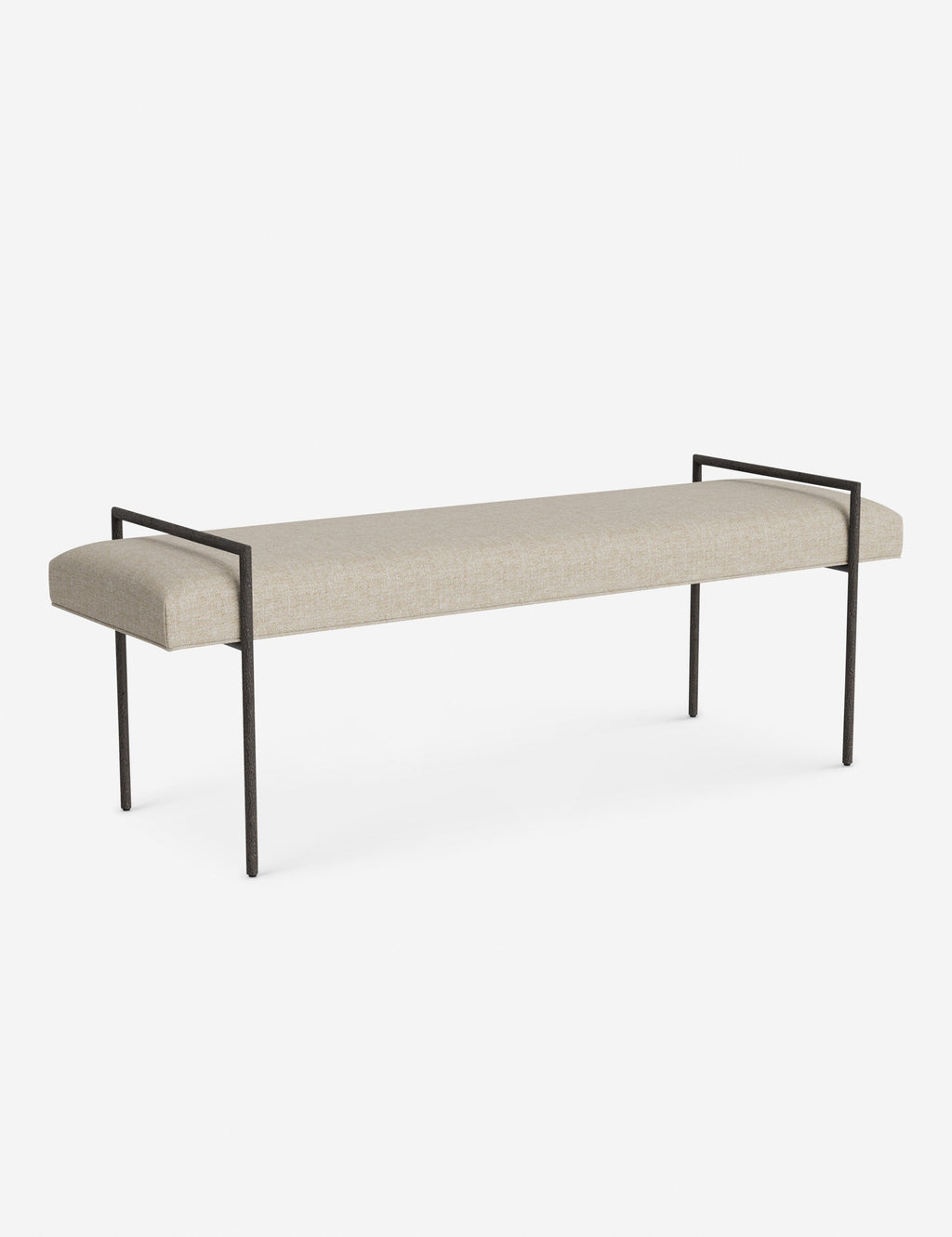 Banc - Une assise fine rembourrée repose sur un cadre métallique épuré, conférant à ce banc un profil net et architectural