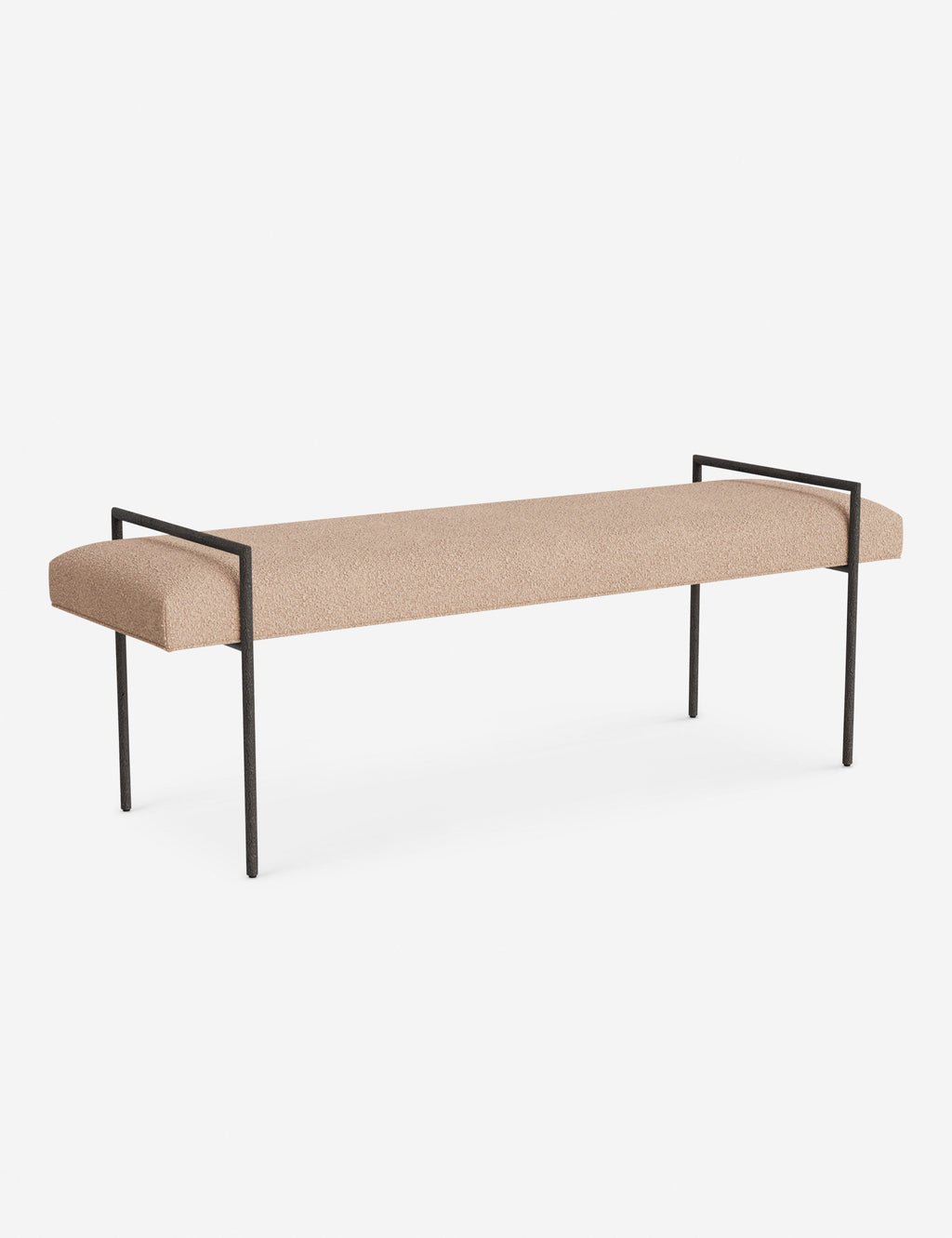 Banc - Une assise fine rembourrée repose sur un cadre métallique épuré, conférant à ce banc un profil net et architectural