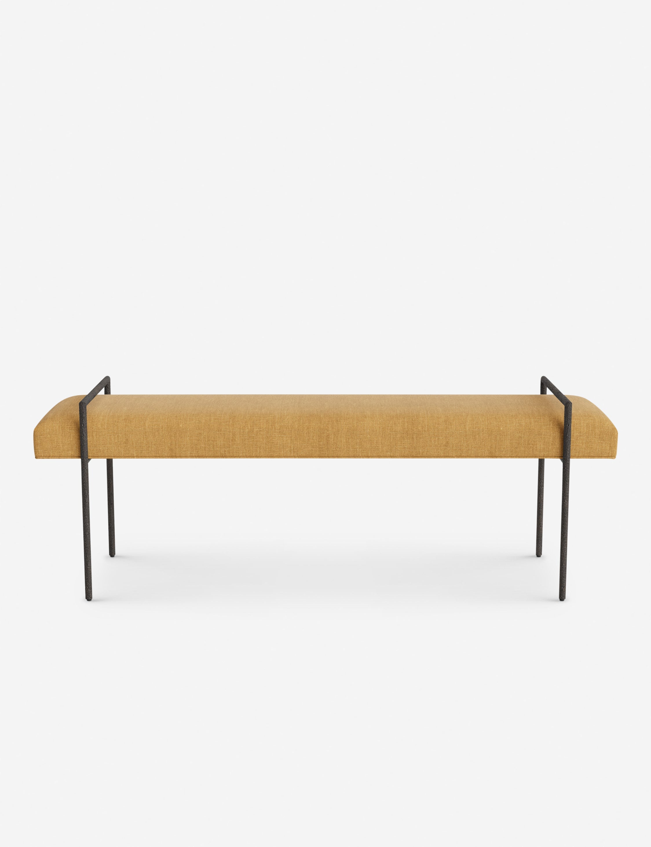 Banc - Une assise fine rembourrée repose sur un cadre métallique épuré, conférant à ce banc un profil net et architectural
