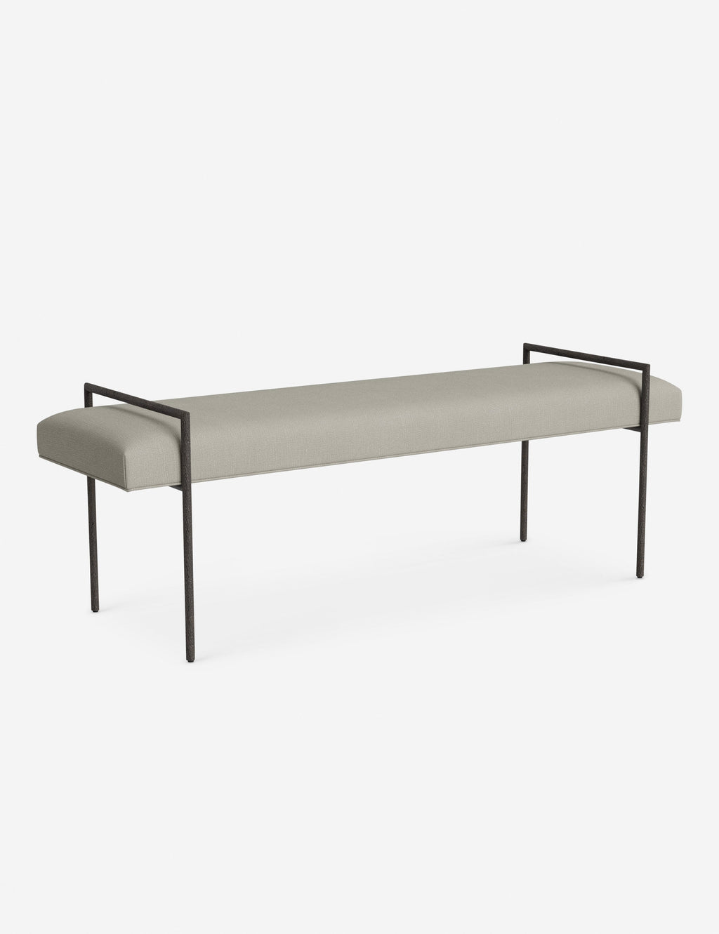 Banc - Une assise fine rembourrée repose sur un cadre métallique épuré, conférant à ce banc un profil net et architectural
