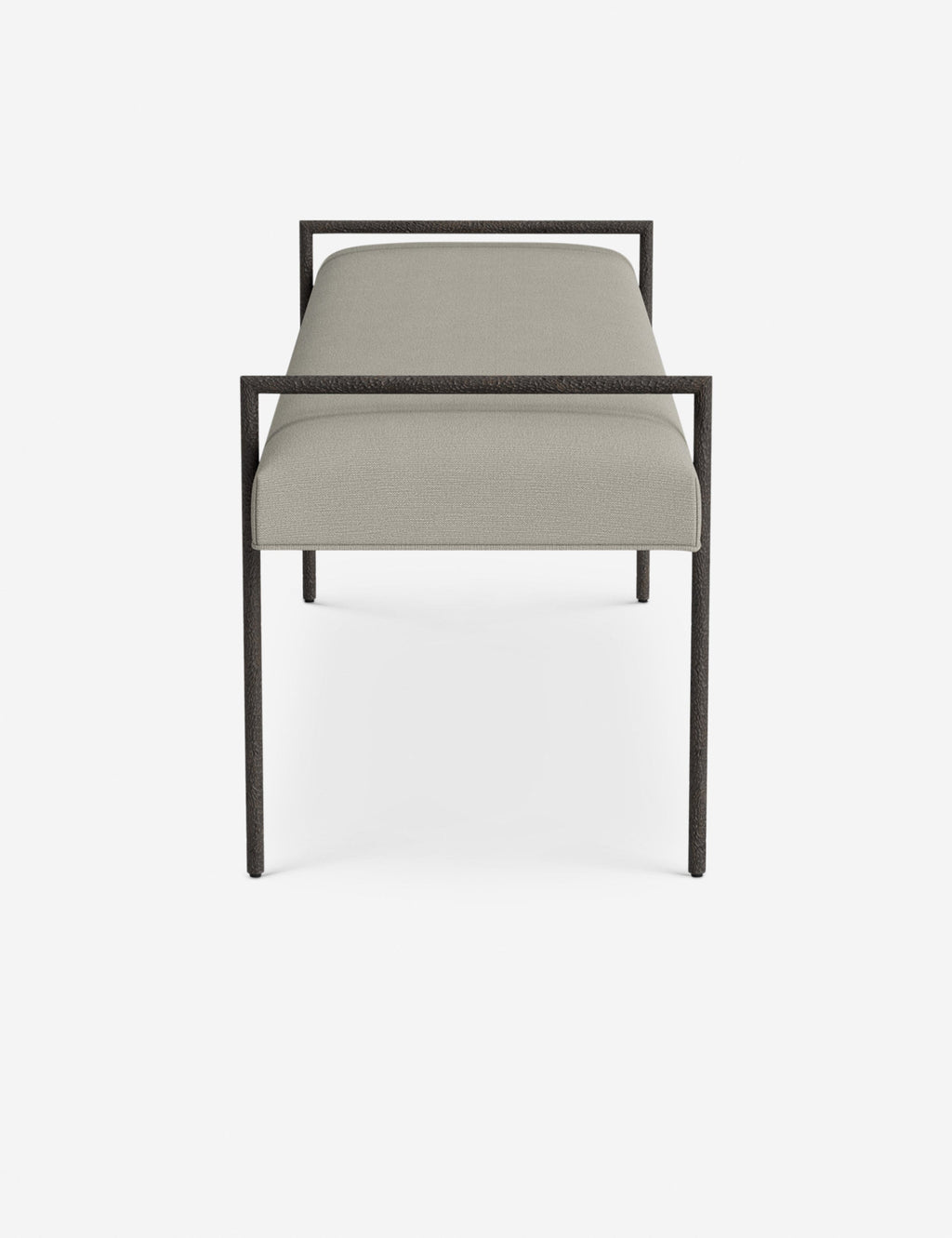 Banc - Une assise fine rembourrée repose sur un cadre métallique épuré, conférant à ce banc un profil net et architectural