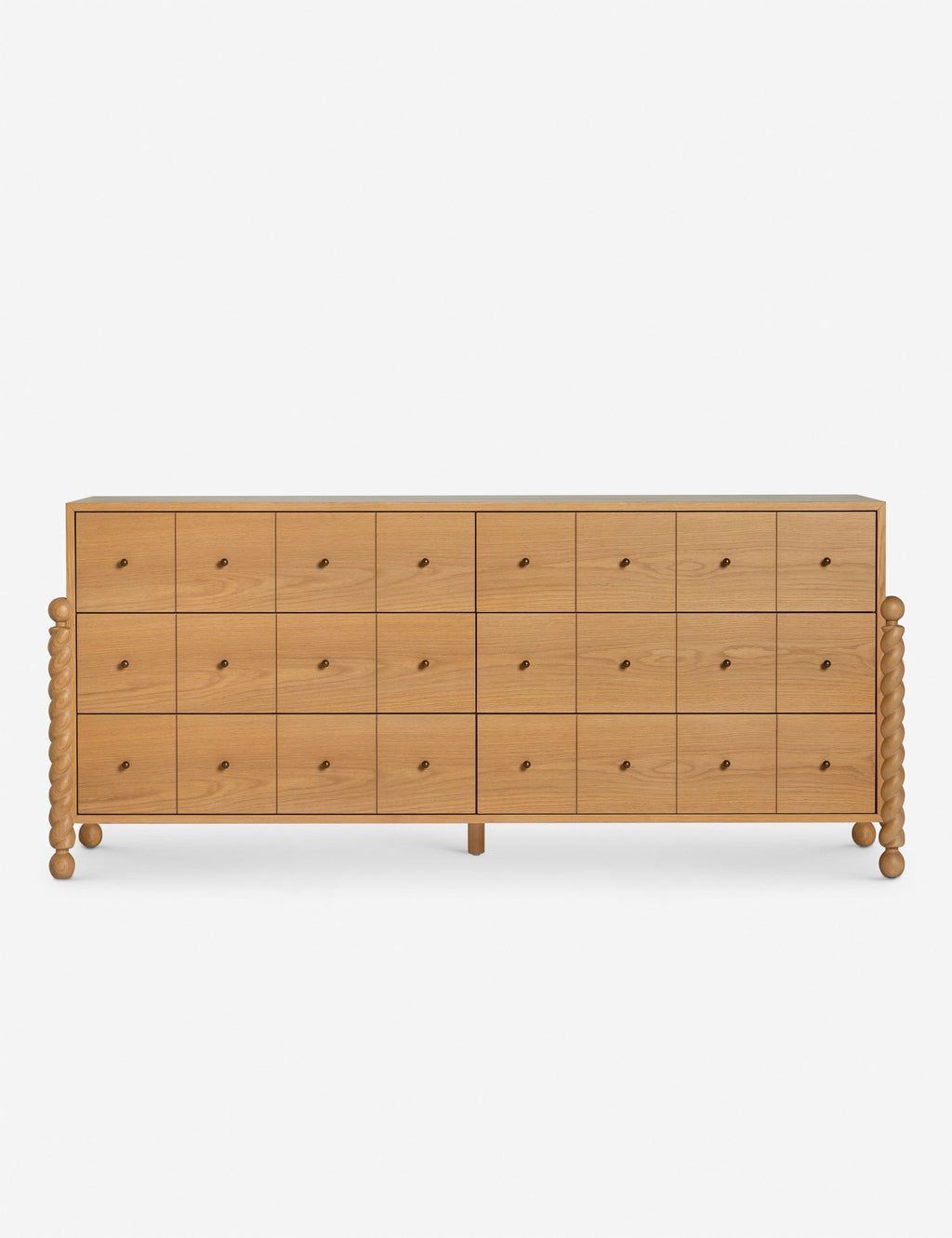 Commode à 6 tiroirs - Avec un mélange raffiné de formes et de lignes, cette commode présente des pieds tournés sculpturaux qui encadrent un caisson aux lignes épurées