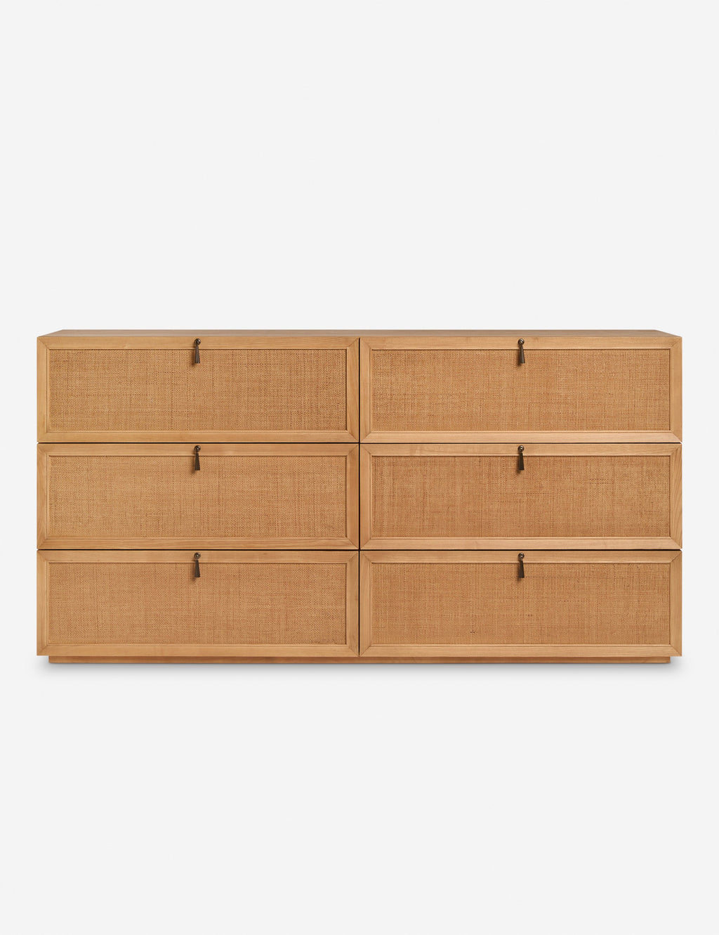 Commode à 6 tiroirs - Fabriquée en bois de frêne certifié FSC, cette commode témoigne d'un savoir-faire artisanal raffiné avec un clin d'œil au design vintage
