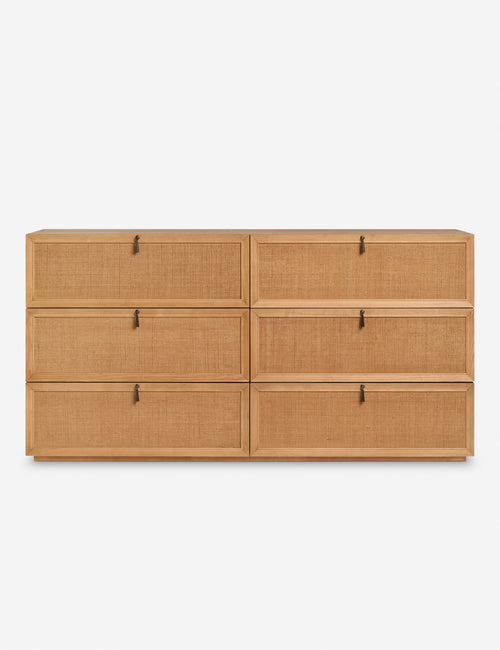 Commode à 6 tiroirs - Fabriquée en bois de frêne certifié FSC, cette commode témoigne d'un savoir-faire artisanal raffiné avec un clin d'œil au design vintage