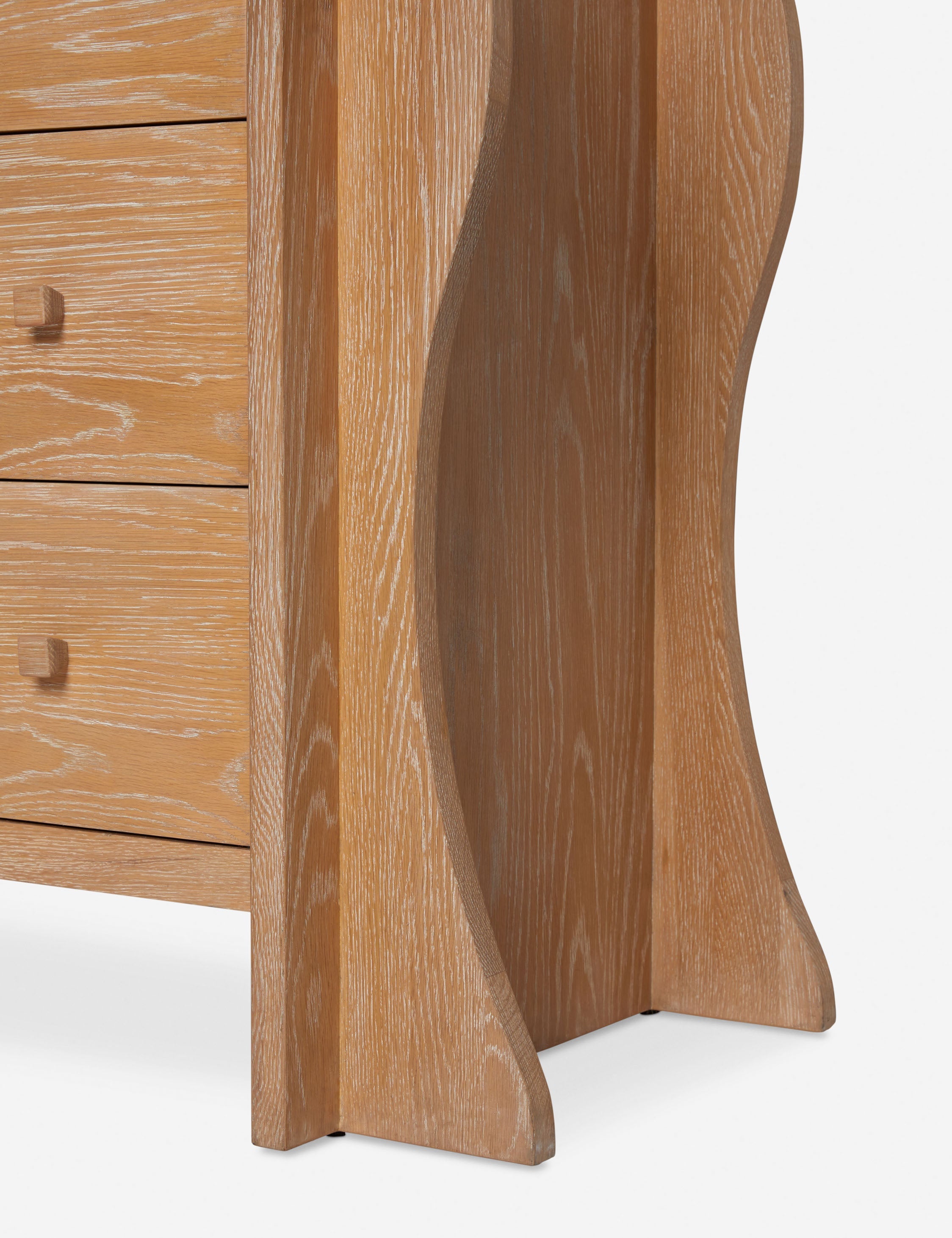 Commode à 6 tiroirs - La commode apporte une touche sculpturale à la chambre