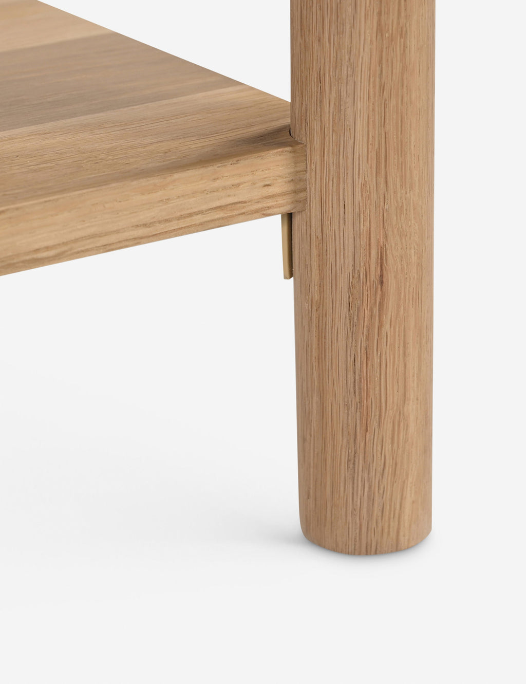 Table de chevet - La table de chevet Barbeau offre une silhouette épurée dans un mélange de matériaux luxueux.