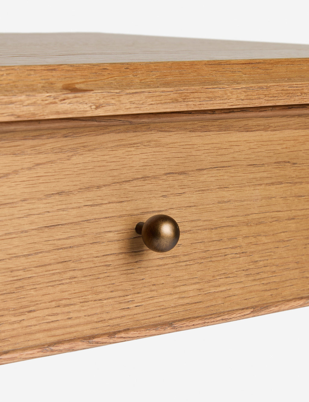 Table d'appoint - Le détail tourné en fuseau est la marque de fabrique de cette table d'appoint de la collection exclusive pour Lulu and Georgia