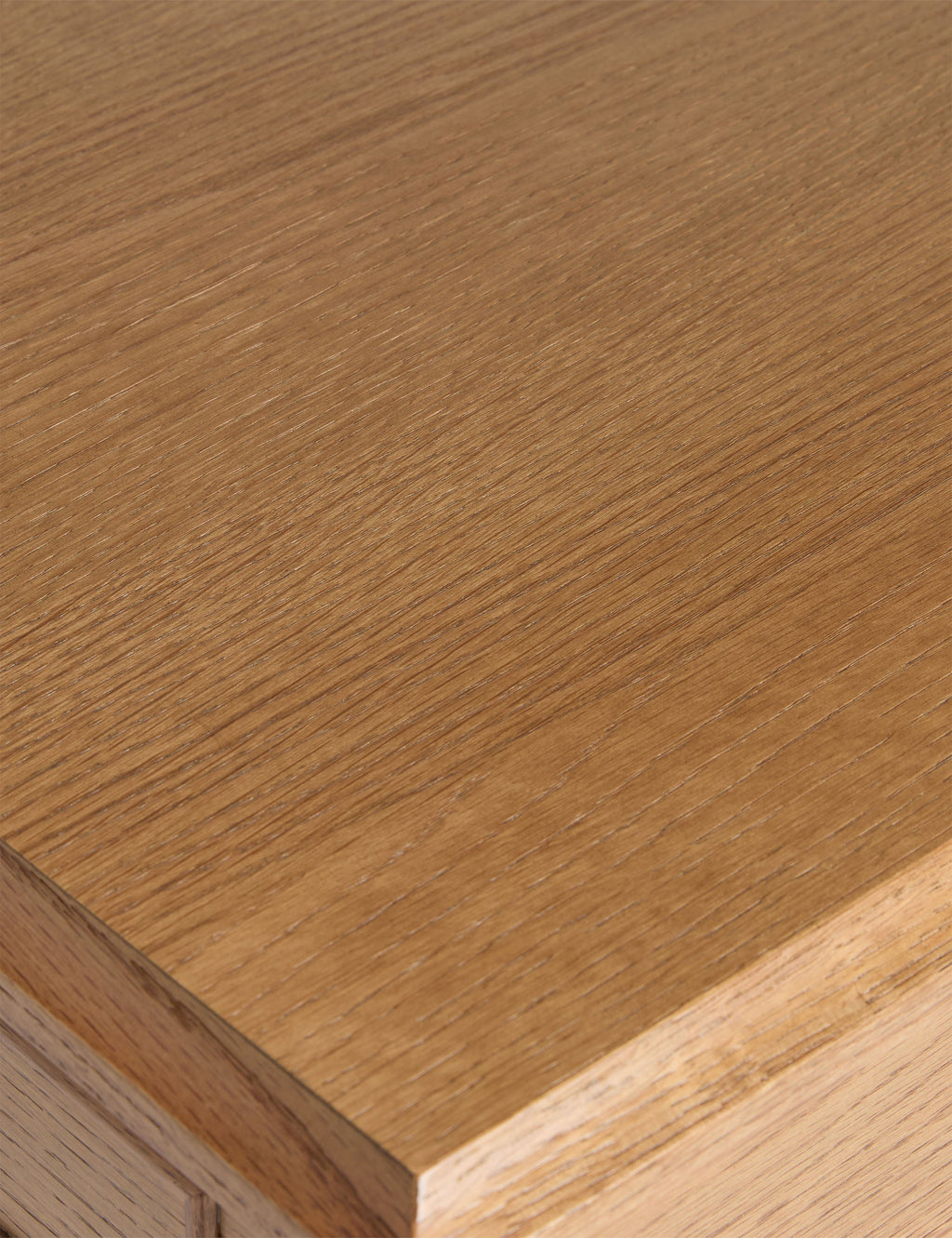 Table d'appoint - Le détail tourné en fuseau est la marque de fabrique de cette table d'appoint de la collection exclusive pour Lulu and Georgia