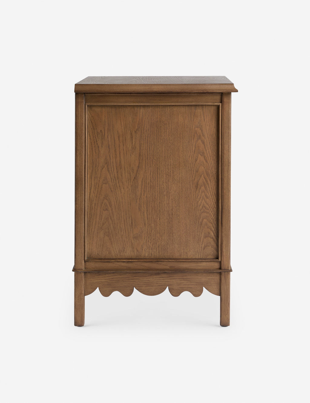 Table de chevet - Un tablier chantourné apporte une touche espiègle à la table de chevet de la collection exclusive pour Lulu and Georgia