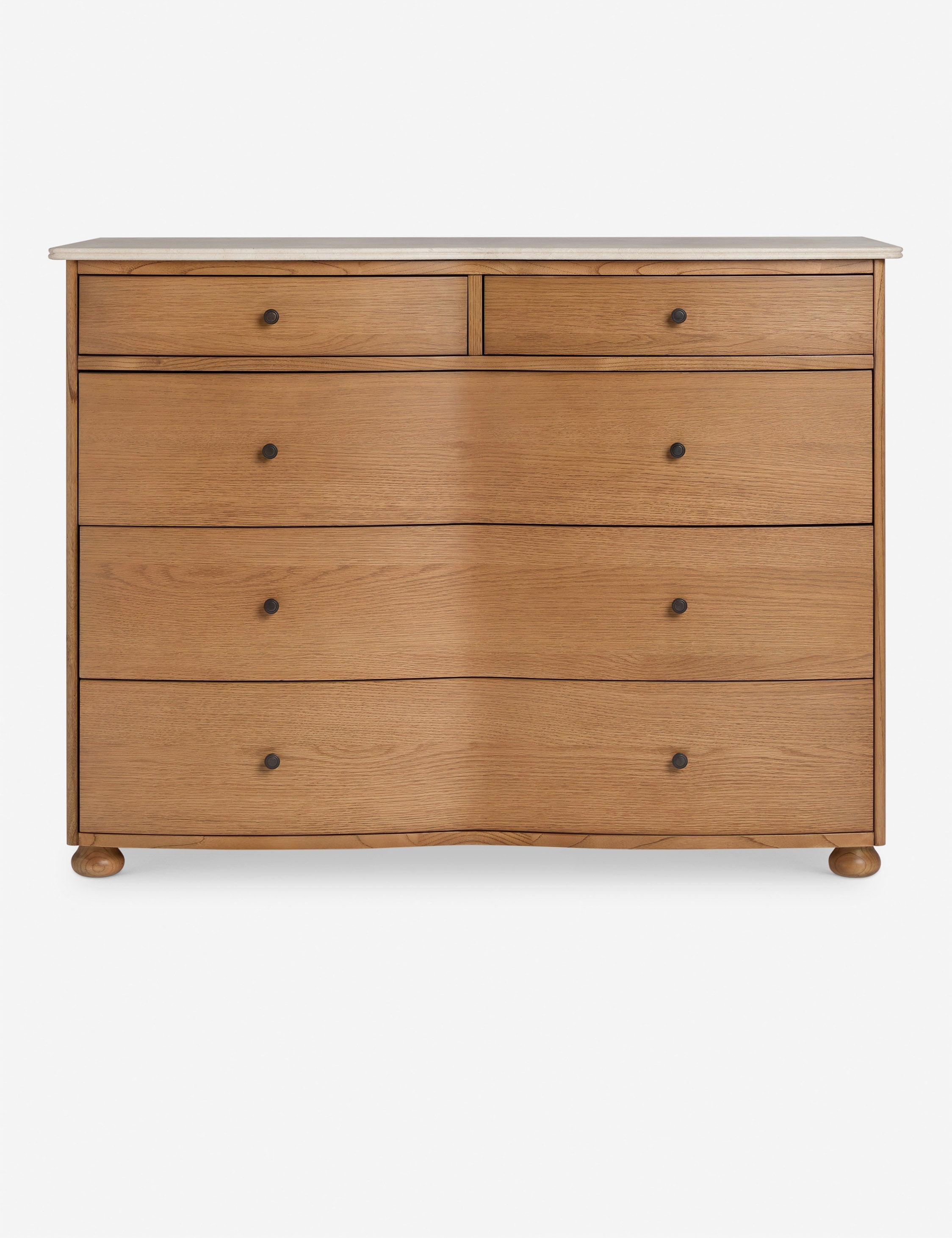 Commode - Dans un véritable style campagnard anglais, la commode de la collection exclusive pour Lulu and Georgia offre une structure en bois épurée