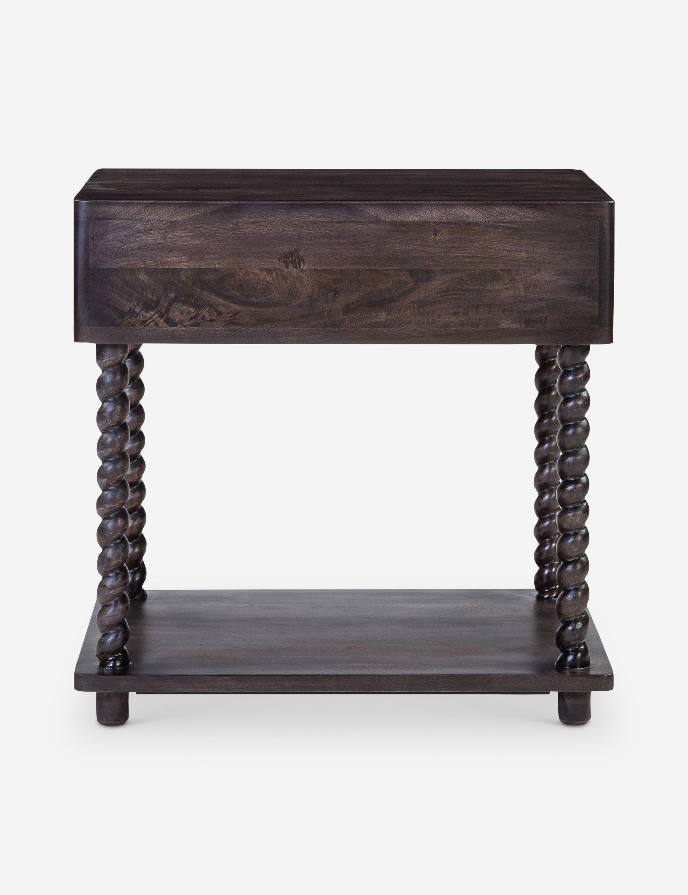 Table de chevet - Avec ses lignes à la fois ornées et épurées, la table de chevet Bea rend hommage à la tradition avec ses pieds finement tournés et sa riche finition en bois.