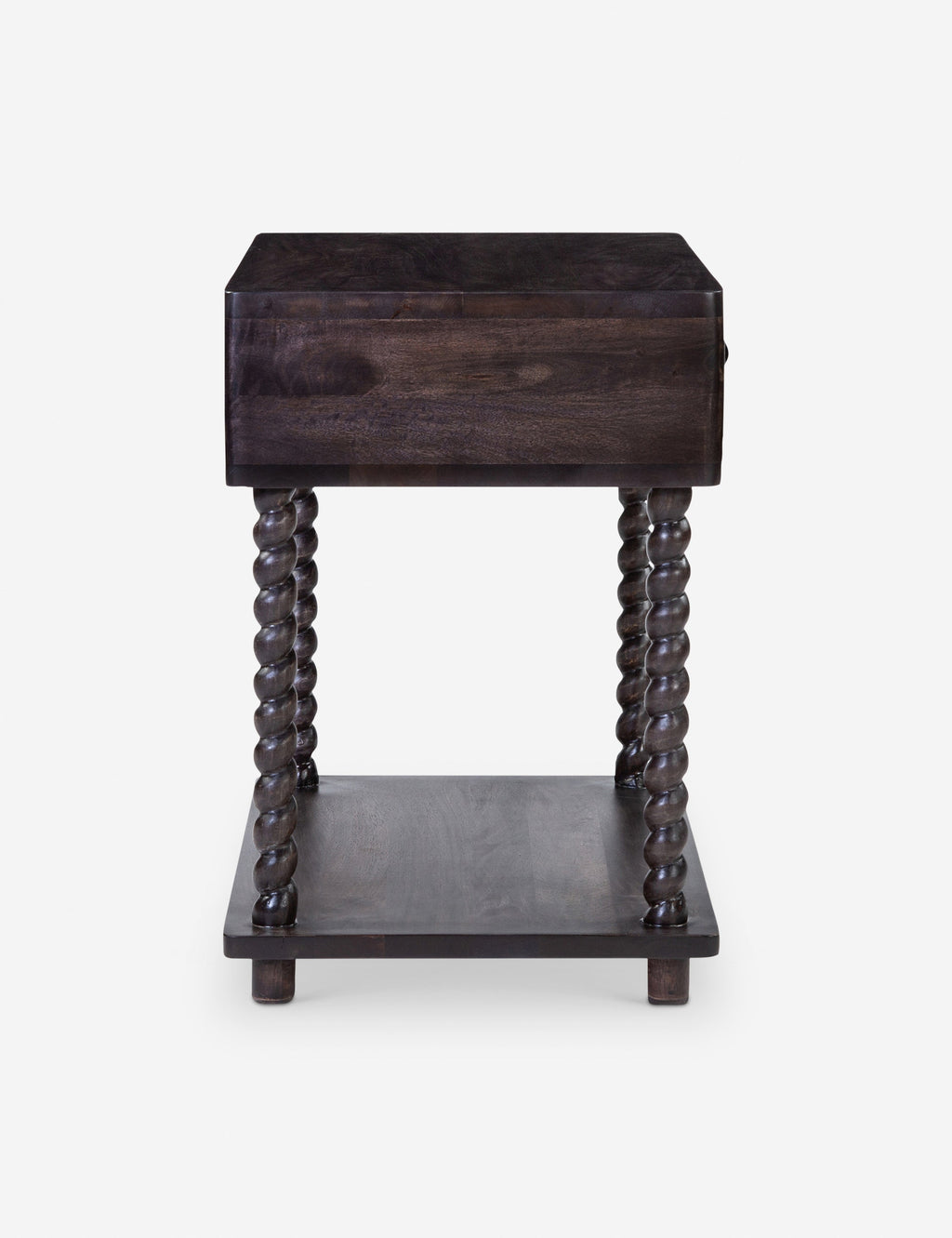 Table de chevet - Avec ses lignes à la fois ornées et épurées, la table de chevet Bea rend hommage à la tradition avec ses pieds finement tournés et sa riche finition en bois.