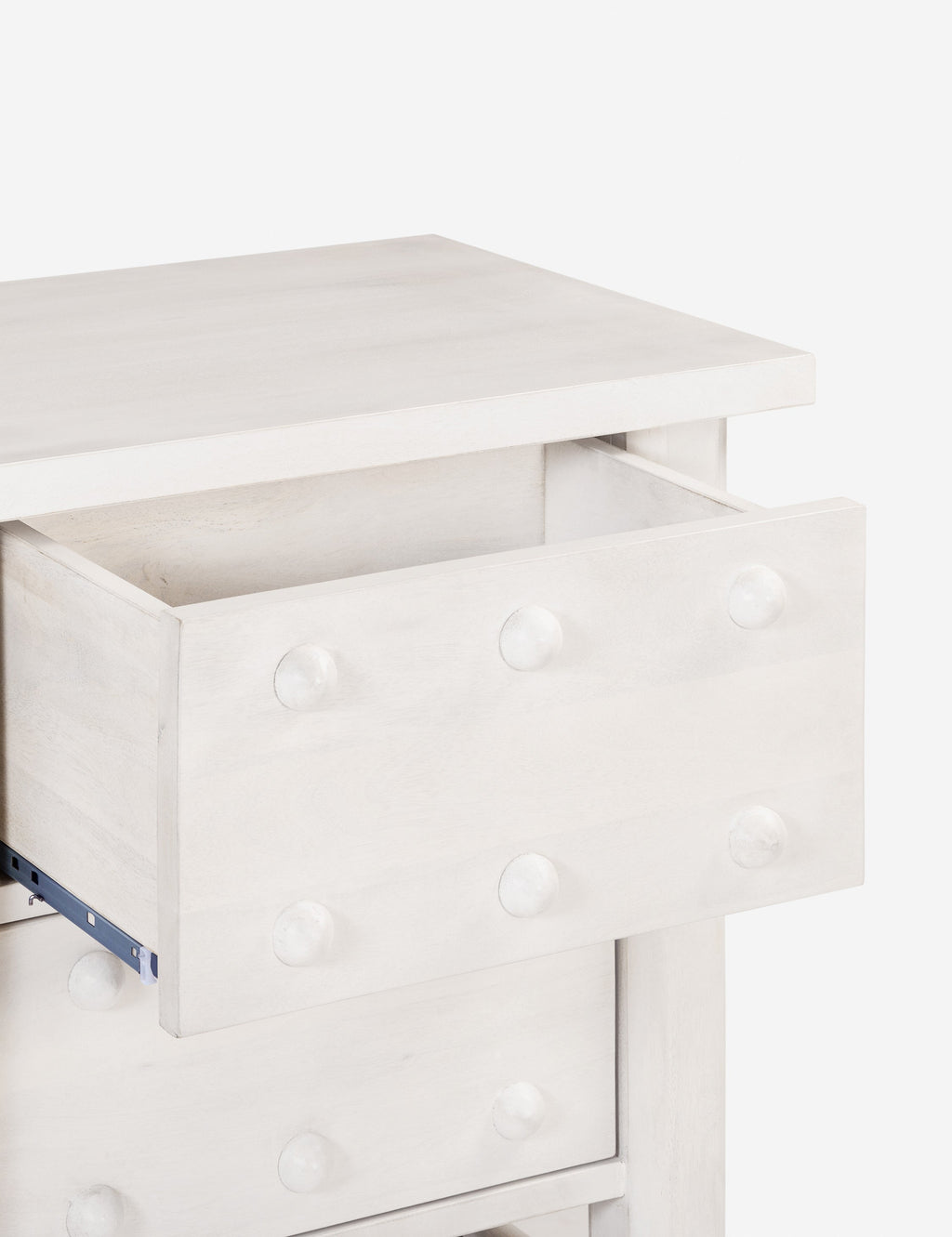 Table de chevet - La table de chevet présente une silhouette trapue de style français et des motifs de boutons.