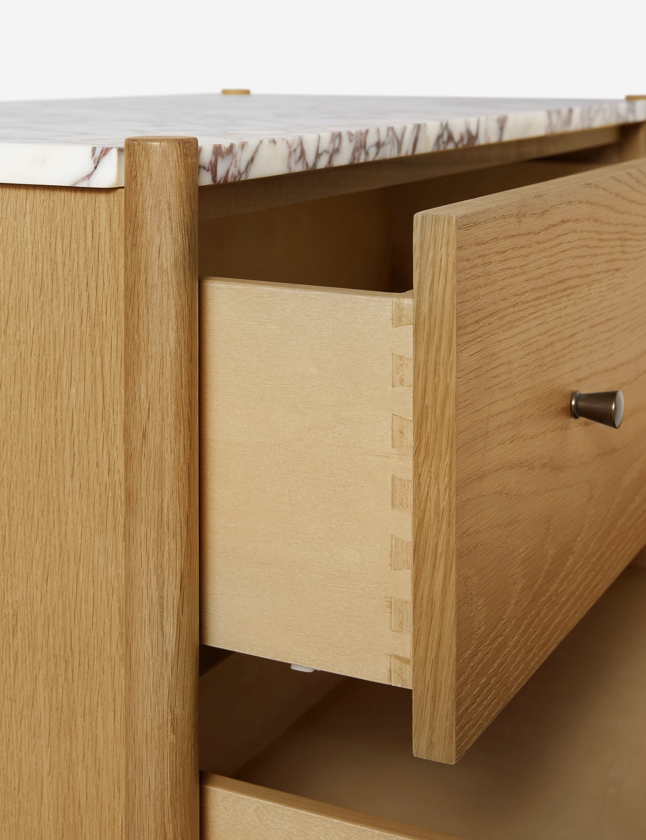 Commode 3 tiroirs – Notre commode apporte une touche d'élégance à n'importe quelle chambre.