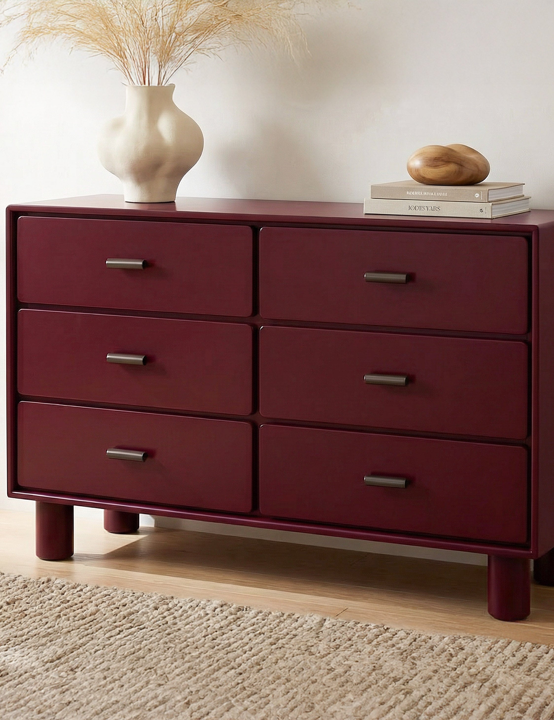 Commode - La commode apporte des couleurs vives aux lignes épurées pour une chambre à coucher simplifiée