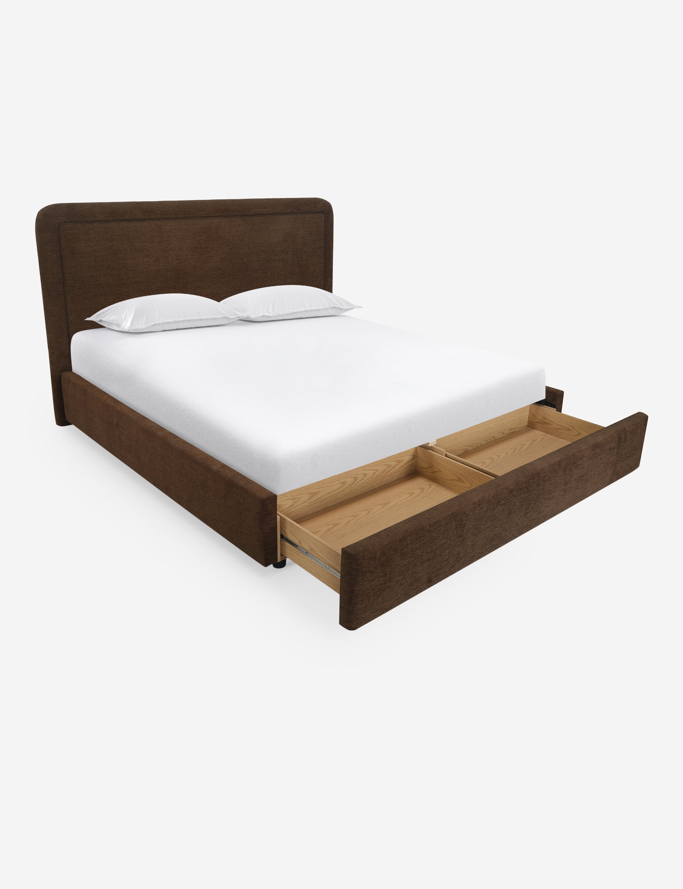 Lit - Le lit associe un cadre aux courbes douces à des passepoils pour un look épuré et sophistiqué