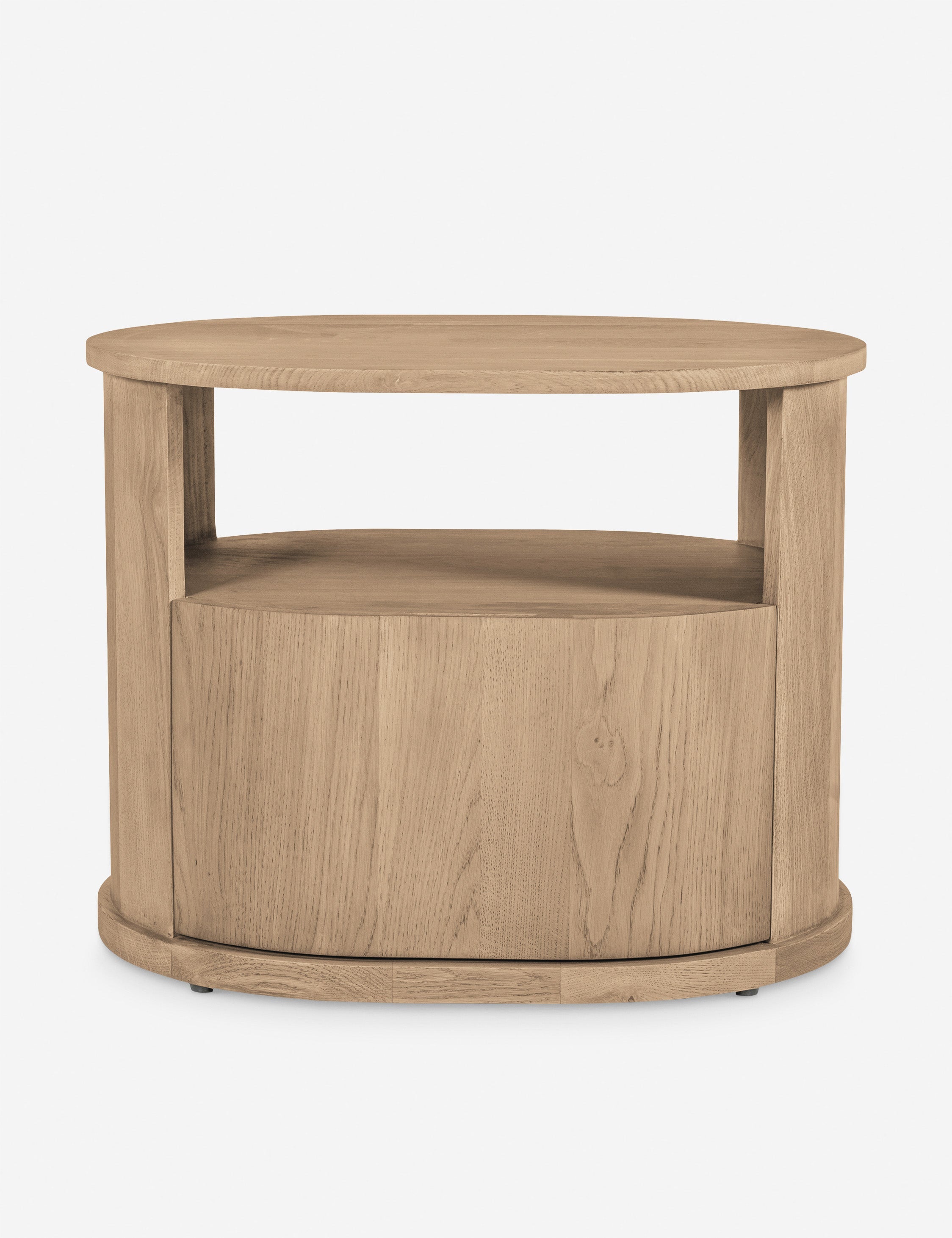 Table de chevet - À la fois sculpturale et équilibrée, la table de chevet Audey apporte une élégance chaleureuse à votre chambre