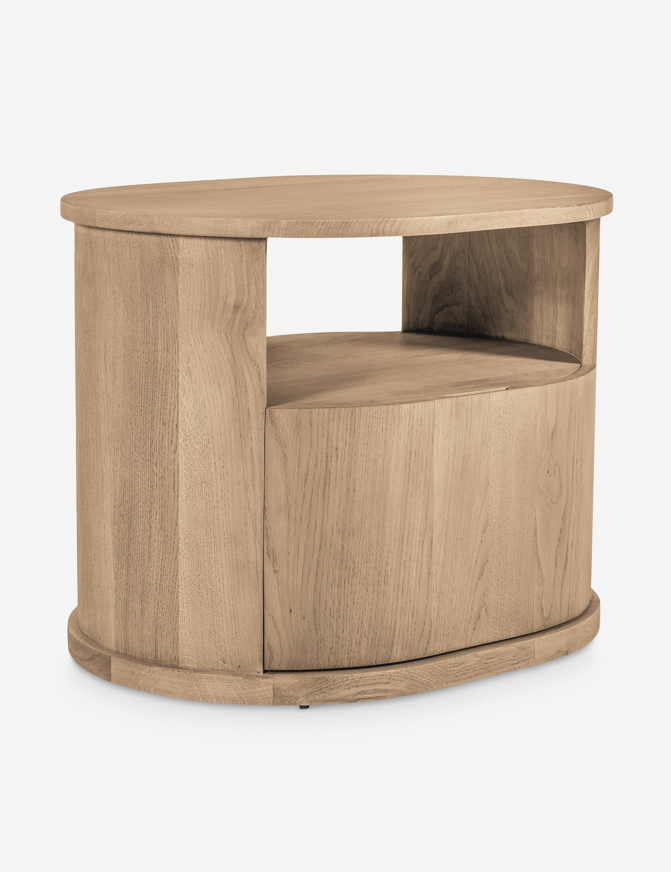 Table de chevet - À la fois sculpturale et équilibrée, la table de chevet Audey apporte une élégance chaleureuse à votre chambre