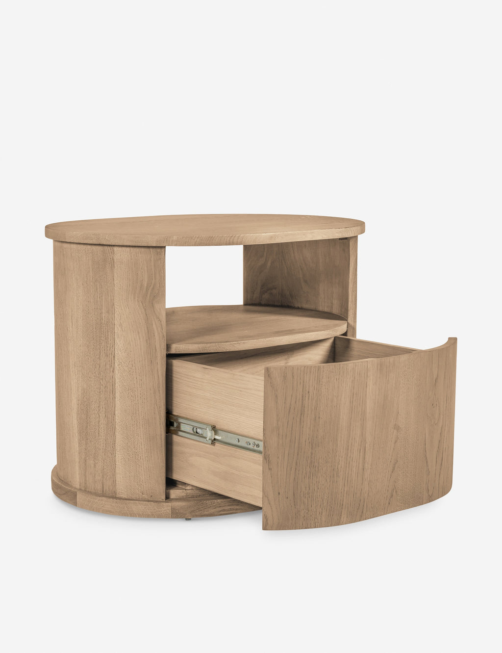Table de chevet - À la fois sculpturale et équilibrée, la table de chevet Audey apporte une élégance chaleureuse à votre chambre