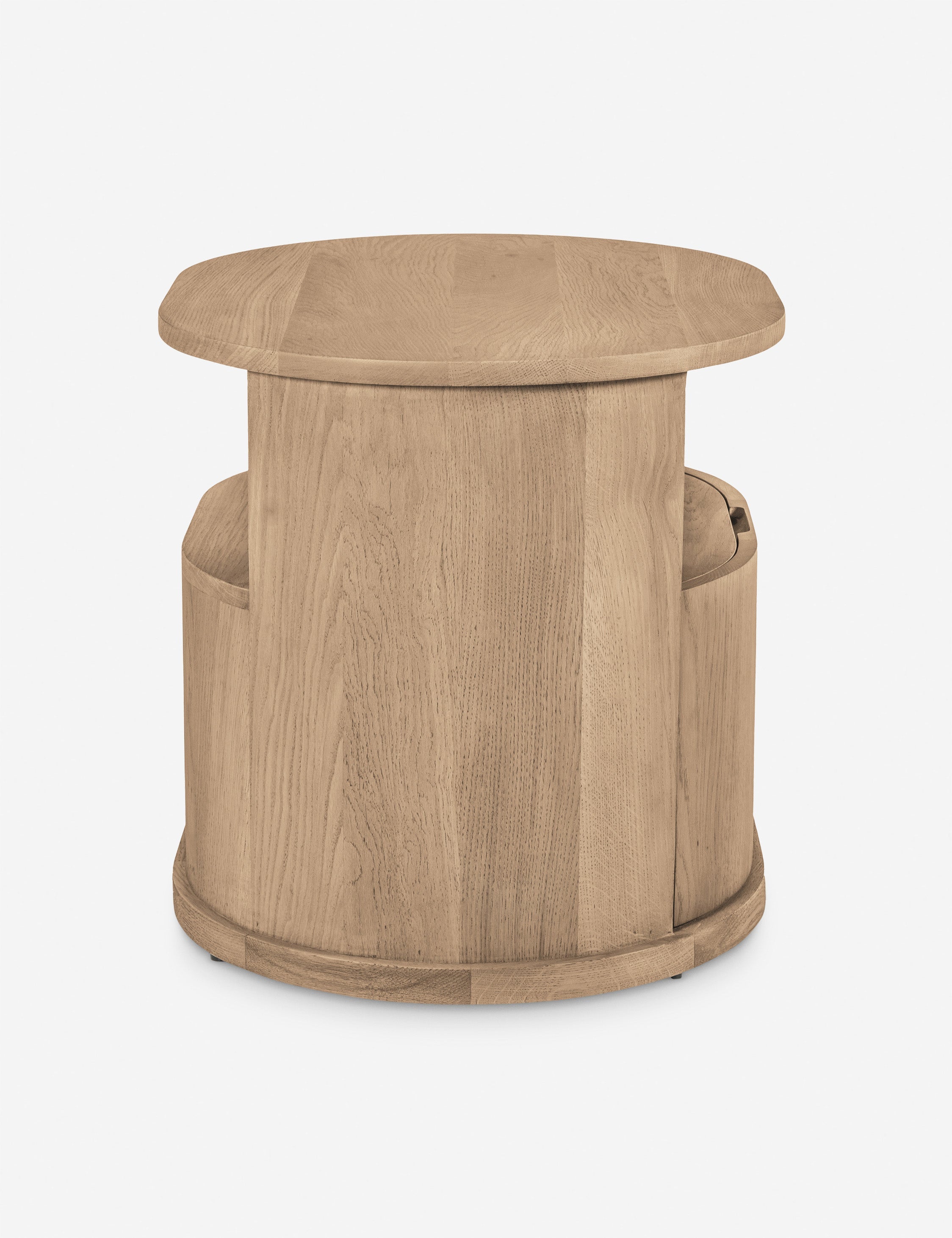 Table de chevet - À la fois sculpturale et équilibrée, la table de chevet Audey apporte une élégance chaleureuse à votre chambre