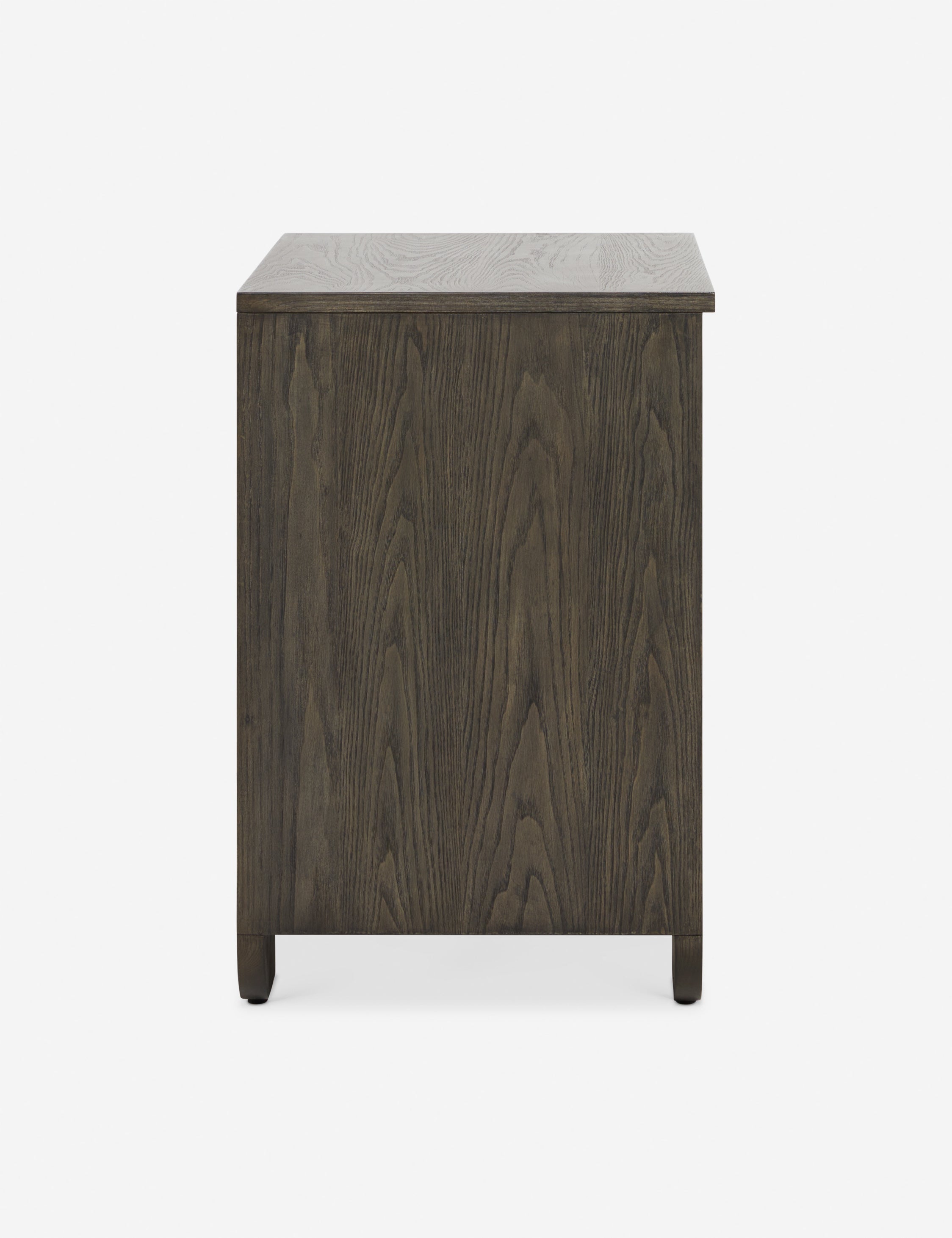 Nightstand - met l'accent sur les personnes et les lieux dans ses créations, en créant des espaces qui trouvent l'équilibre et l'impact grâce à une curation réfléchie