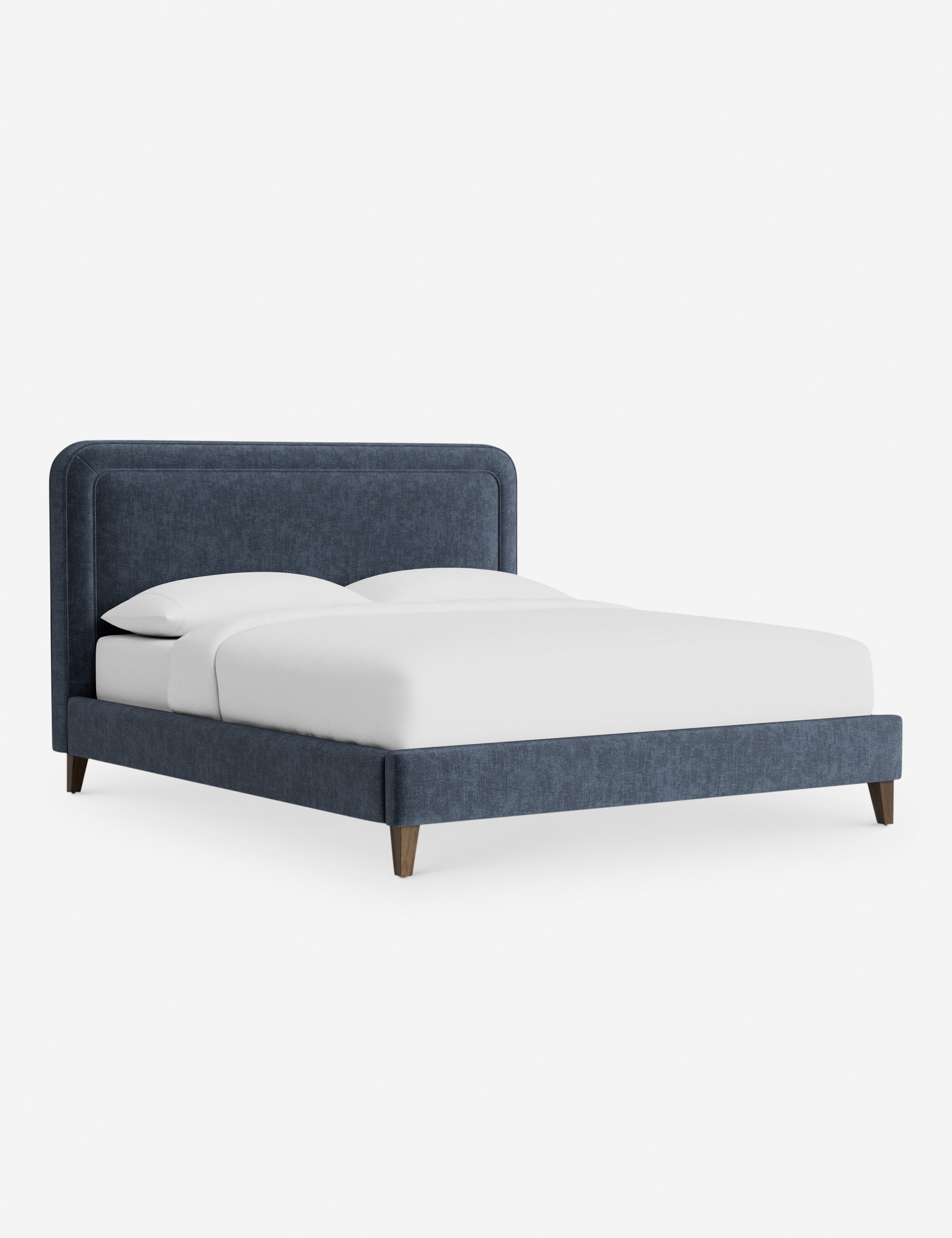 Lit - Avec ses lignes épurées et son cadre rembourré, le lit offre un look à la fois élégant et accueillant