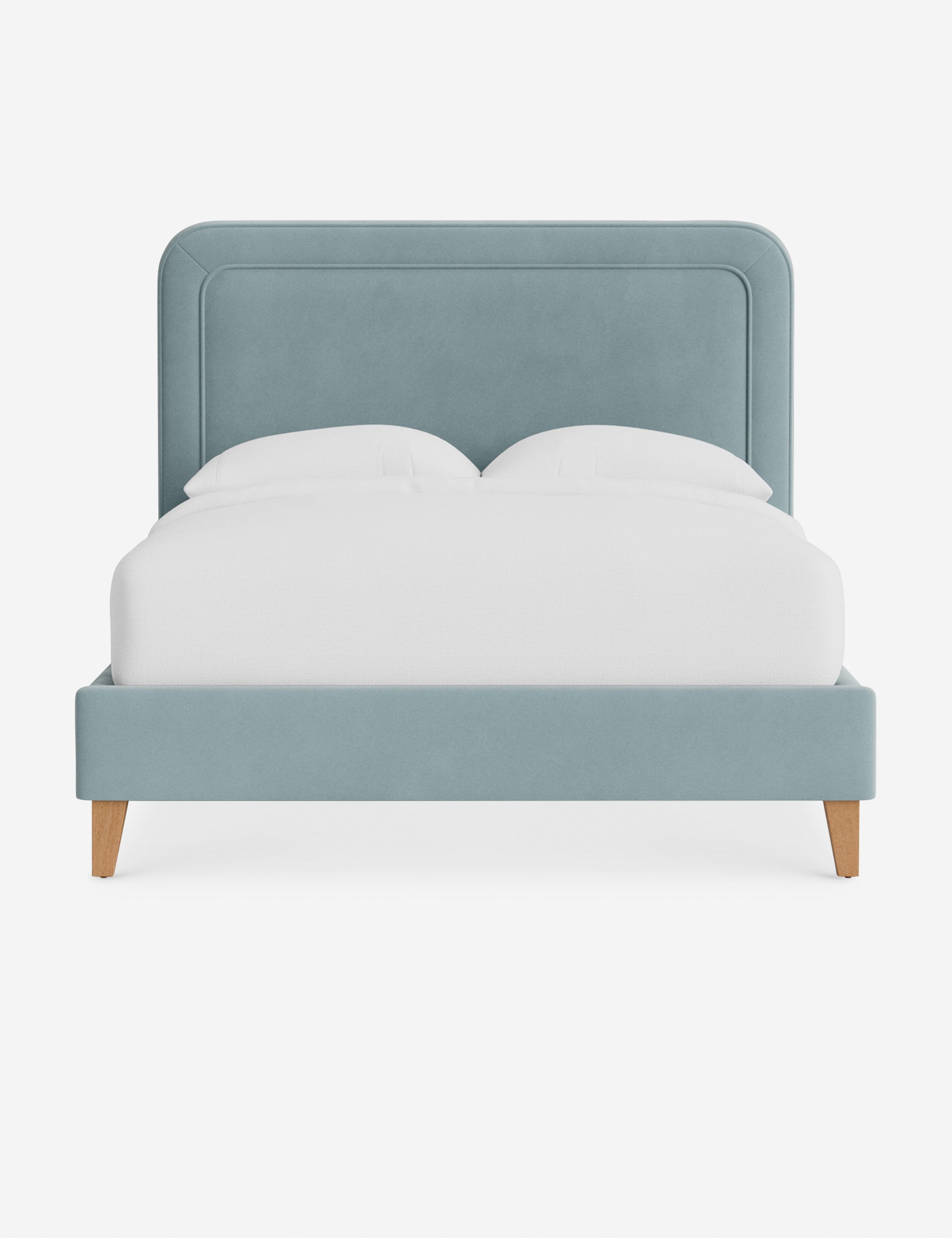 Lit - Avec ses lignes épurées et son cadre rembourré, le lit offre un look à la fois élégant et accueillant