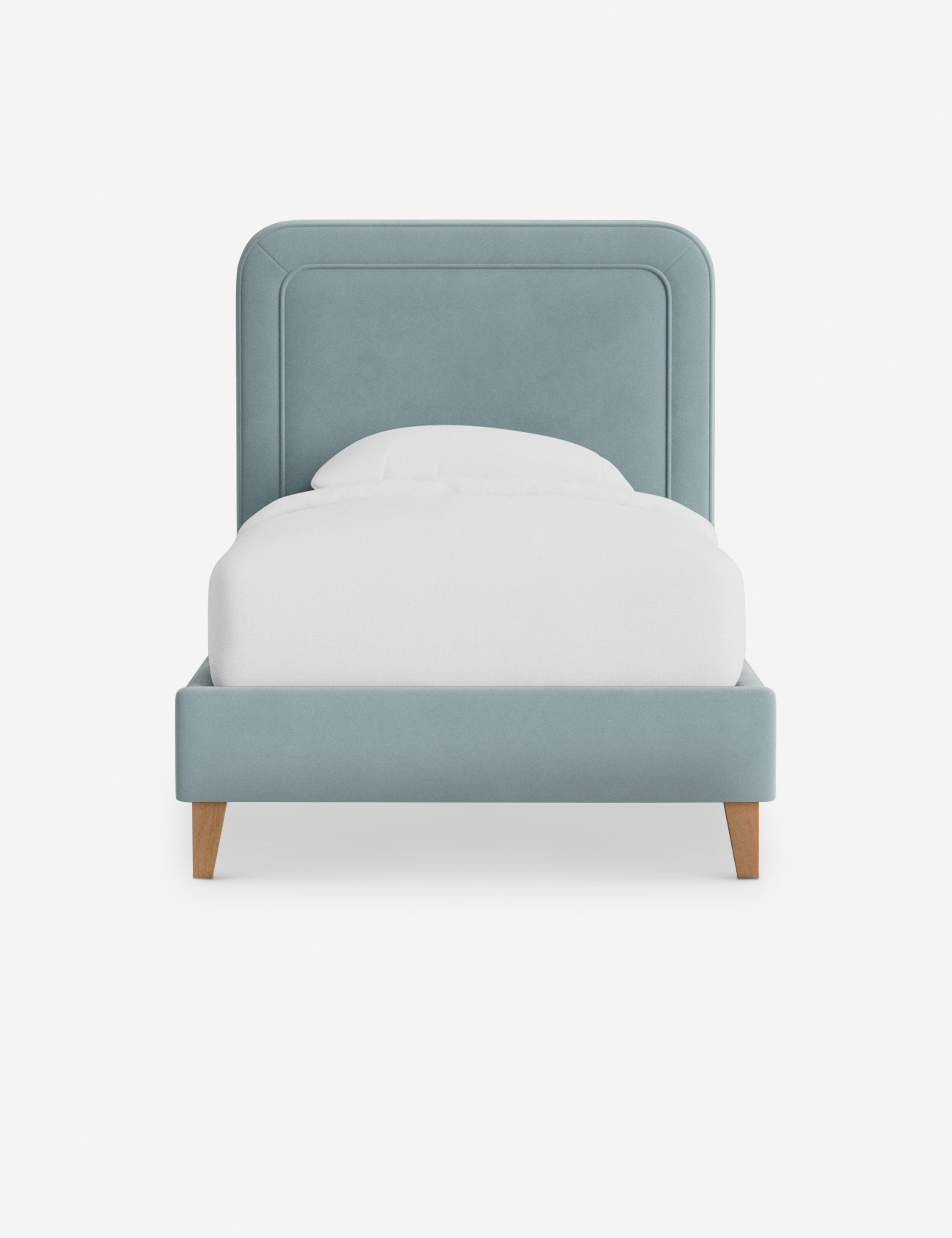 Lit - Avec ses lignes épurées et son cadre rembourré, le lit offre un look à la fois élégant et accueillant