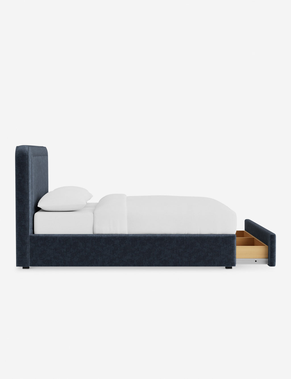 Lit - Avec ses lignes épurées et son cadre rembourré, le lit offre un look sur mesure tout en étant accueillant