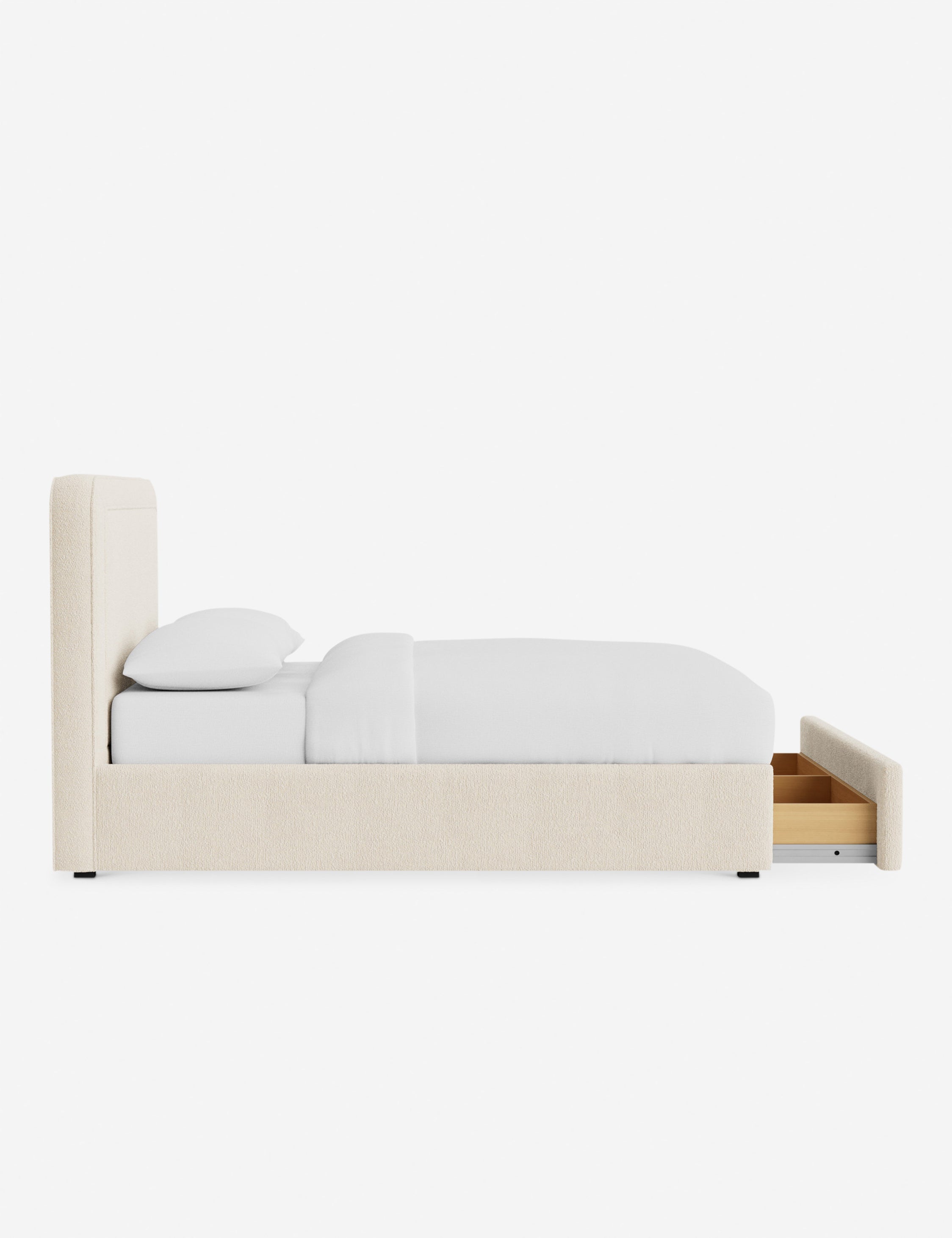 Lit - Avec ses lignes épurées et son cadre rembourré, le lit offre un look sur mesure tout en étant accueillant