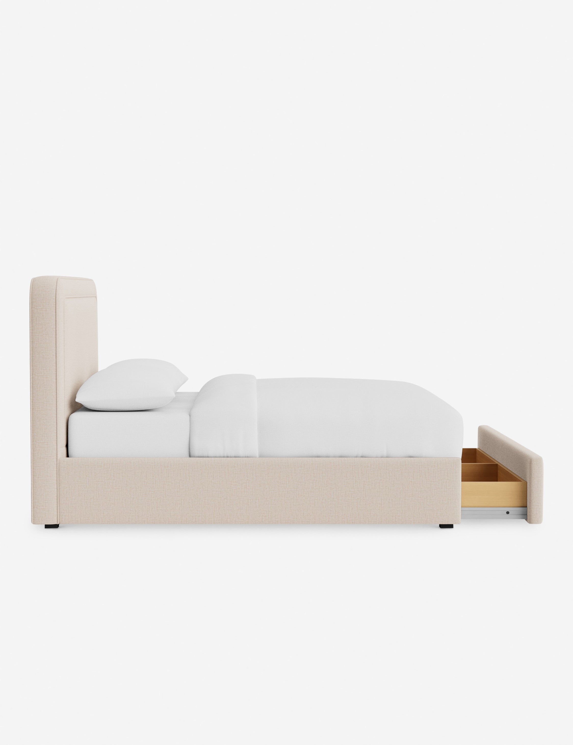 Lit - Avec ses lignes épurées et son cadre rembourré, le lit offre un look sur mesure tout en étant accueillant