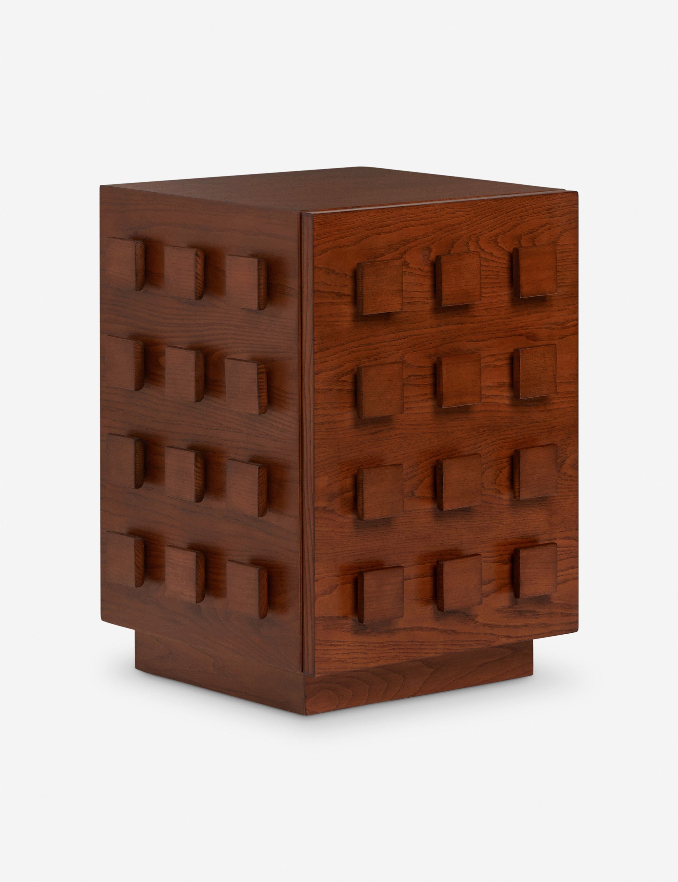 Table de chevet - joue avec la répétition et la dimension pour créer un profil saisissant en bois