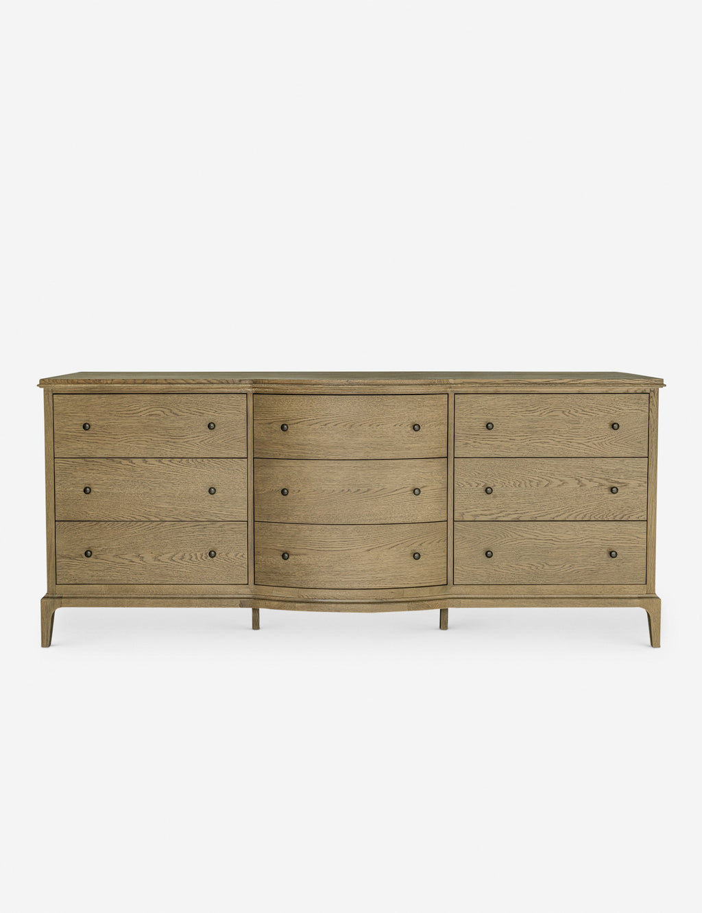 Commode - Le meuble allie intemporalité et modernité avec sa façade légèrement incurvée et sa finition en chêne brossé.