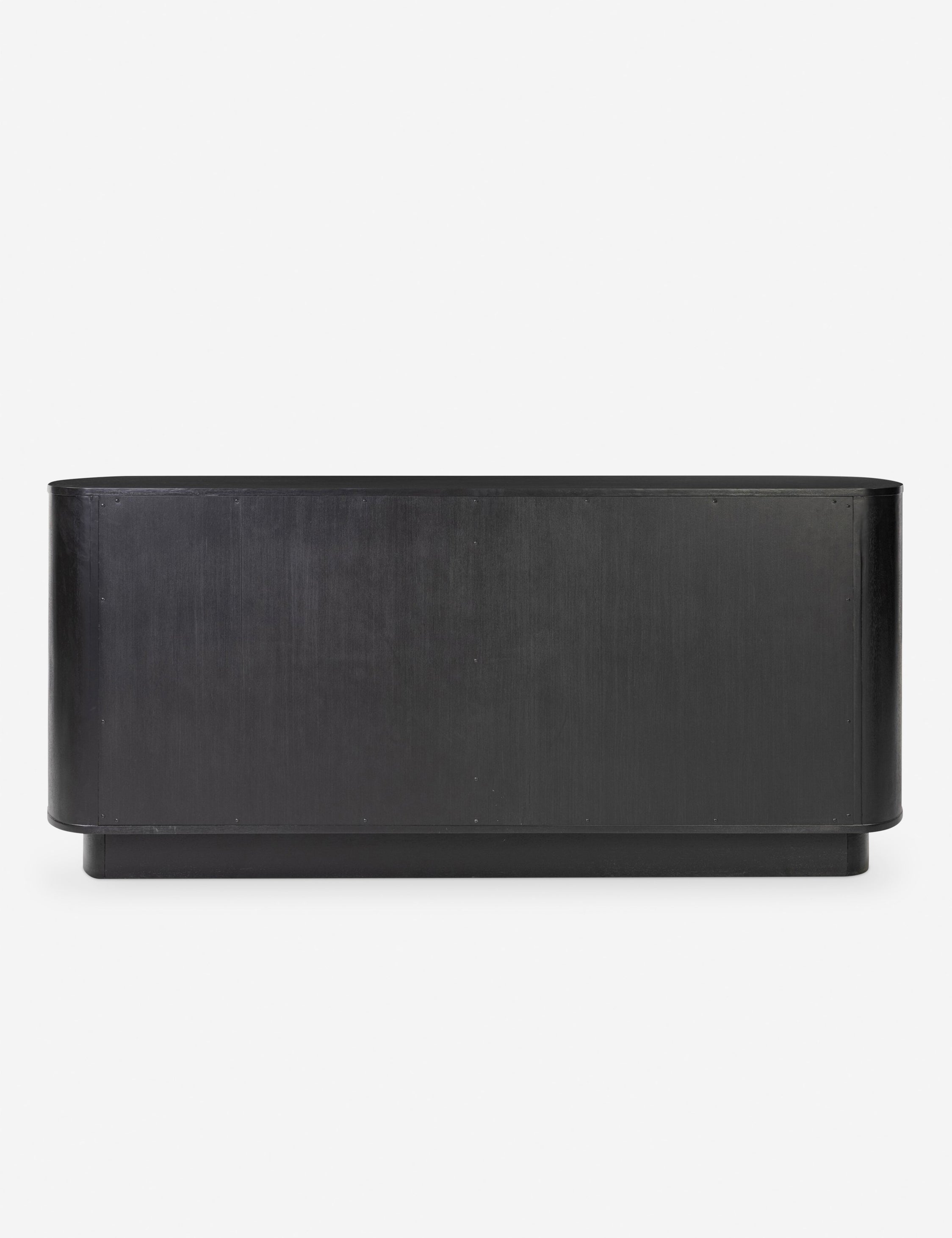 Commode - Les lignes douces de la commode se reflètent dans sa silhouette légèrement arrondie, offrant un design élégant avec un profil sculptural et raffiné.