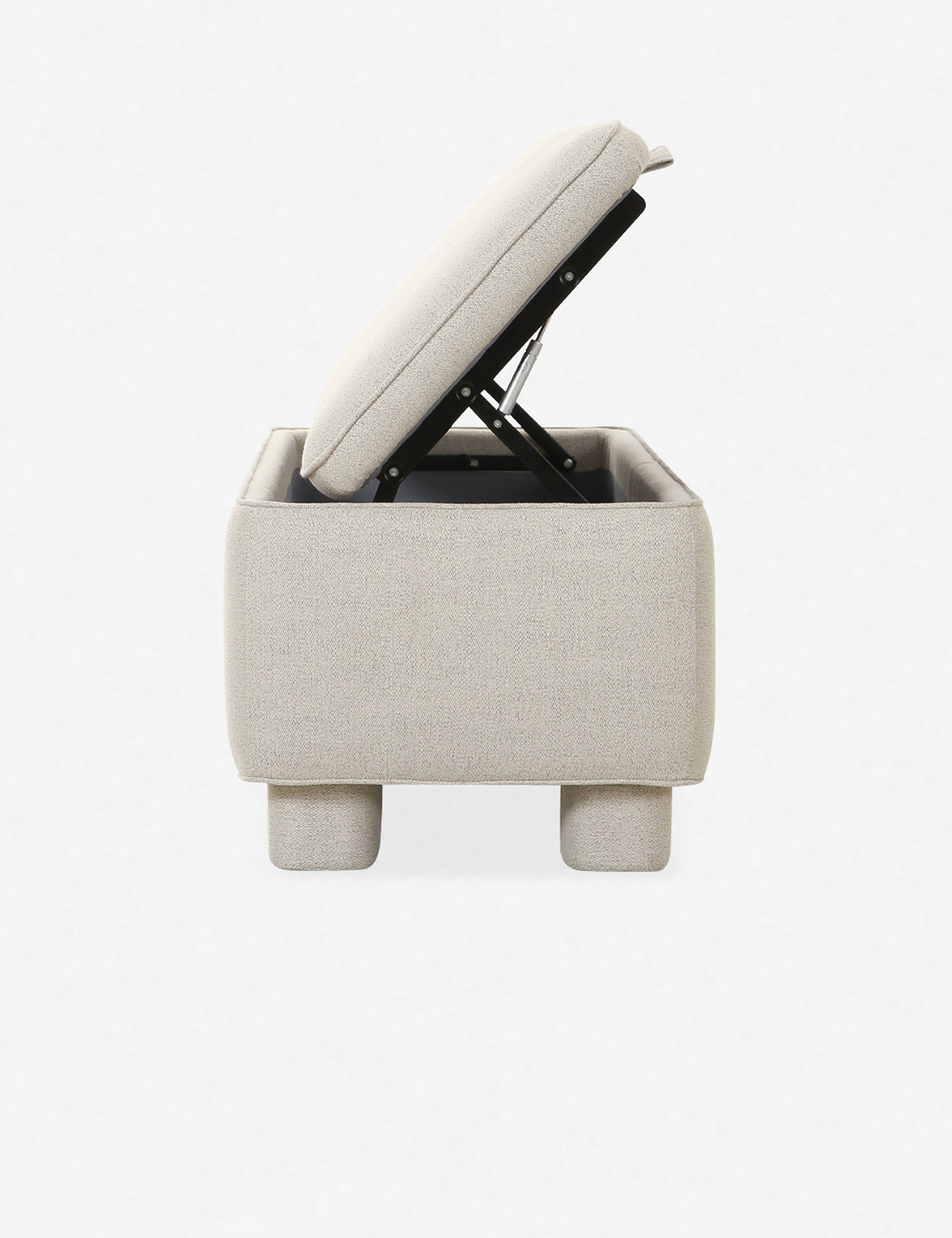 Banc - Ce banc tapissé, au caractère intemporel, est doté d'un espace de rangement intérieur pour le linge de maison, les oreillers et les couvertures