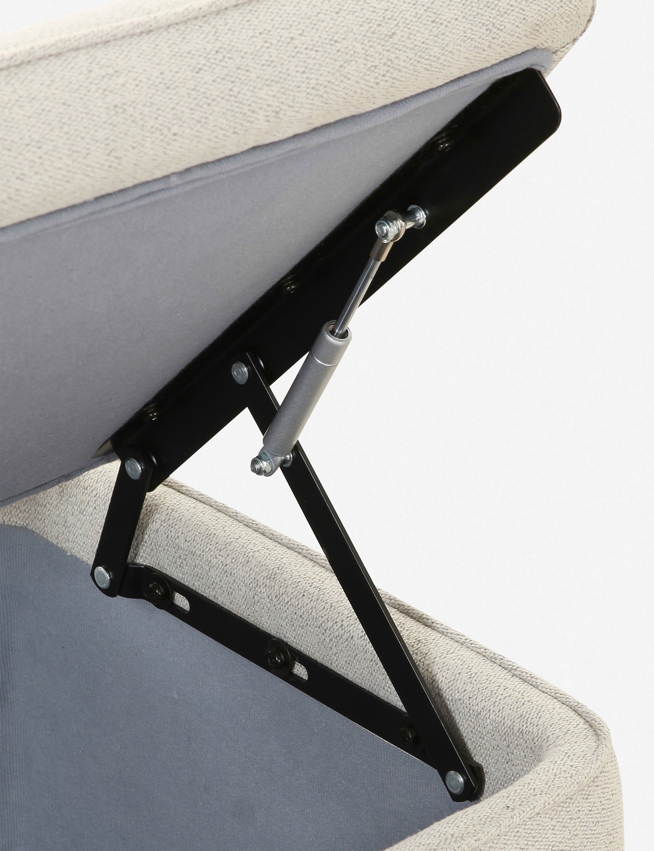 Banc - Ce banc tapissé, au caractère intemporel, est doté d'un espace de rangement intérieur pour le linge de maison, les oreillers et les couvertures