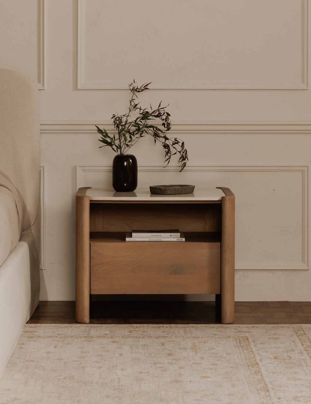 Table de chevet - La table de chevet apporte un style scandinave moderne à votre chevet