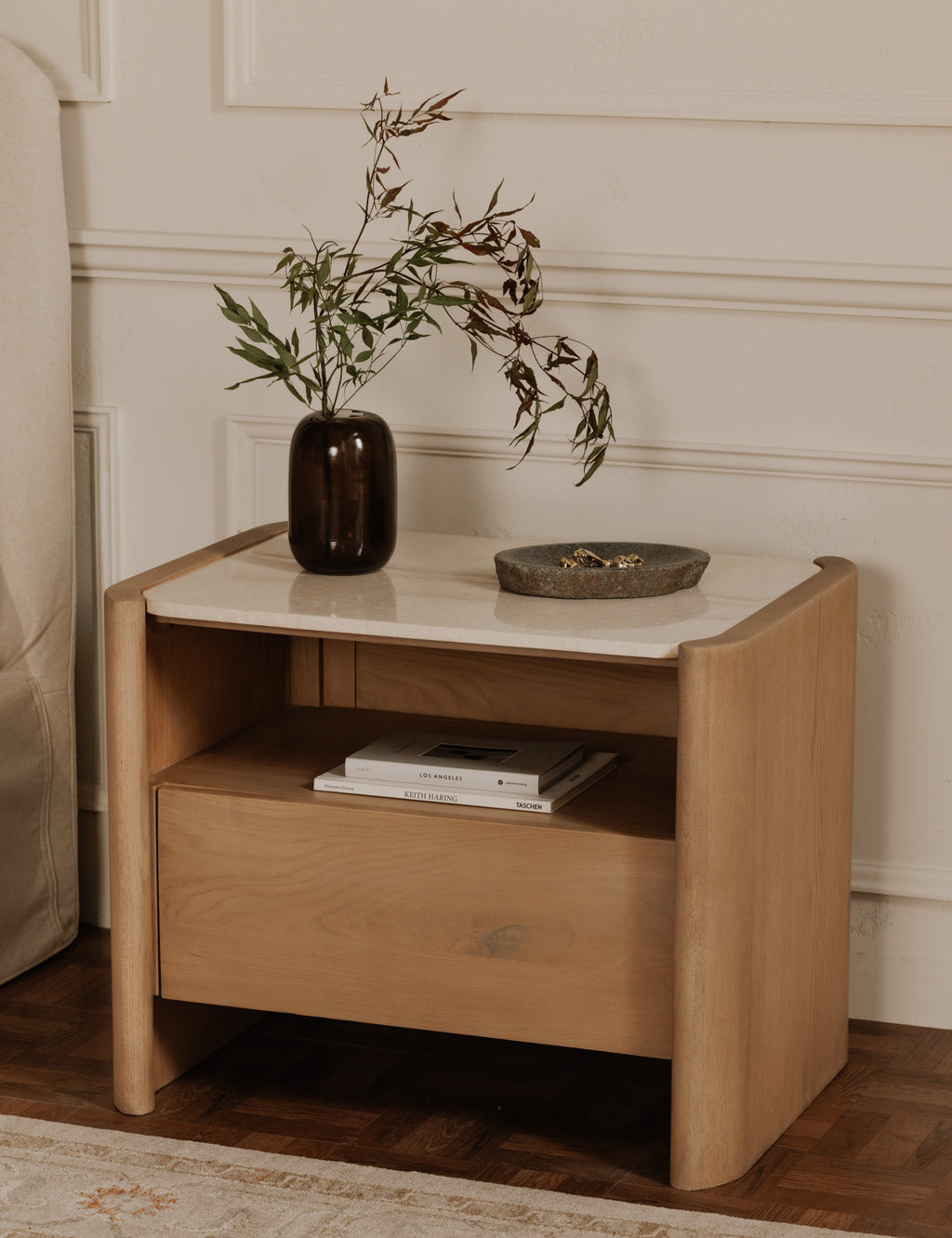 Table de chevet - La table de chevet apporte un style scandinave moderne à votre chevet