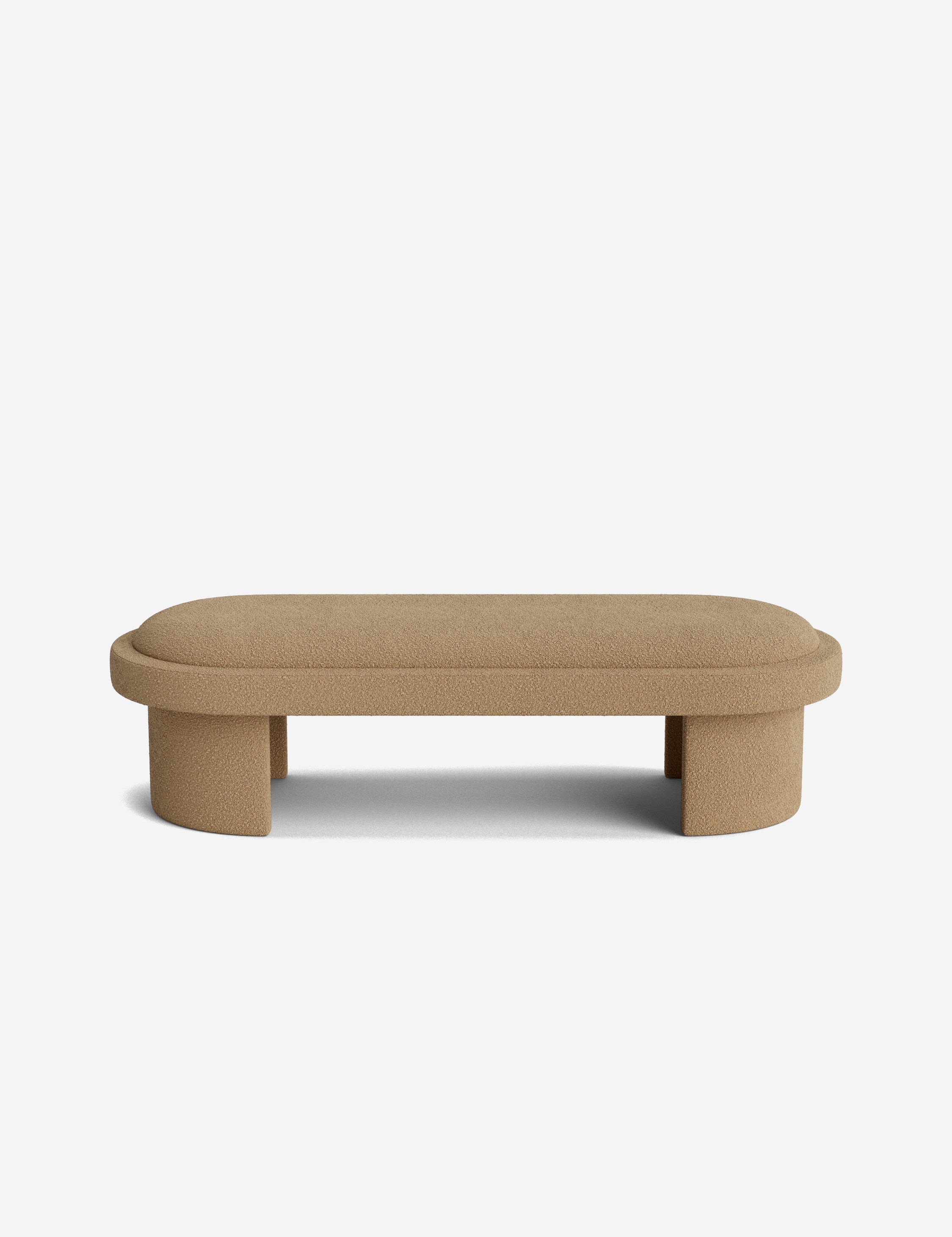Banc - Une simplicité sculpturale définit le banc, dont l'assise capitonnée et les pieds incurvés offrent un moment d'architecture discrète