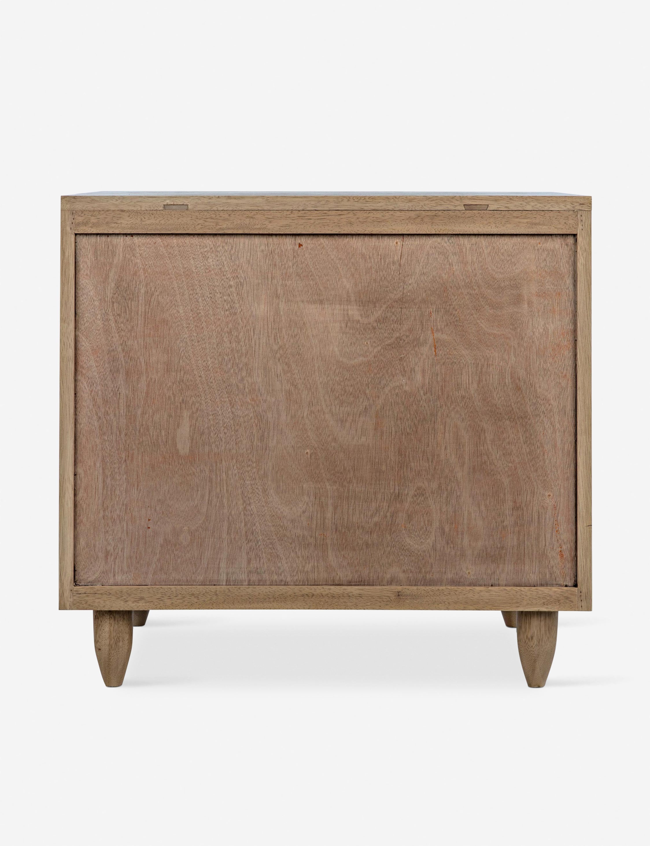 Commode à 4 tiroirs - Notre commode à quatre tiroirs s'intègre parfaitement aux intérieurs de chambre modernes, ou même bohèmes, grâce à ses motifs géométriques accrocheurs