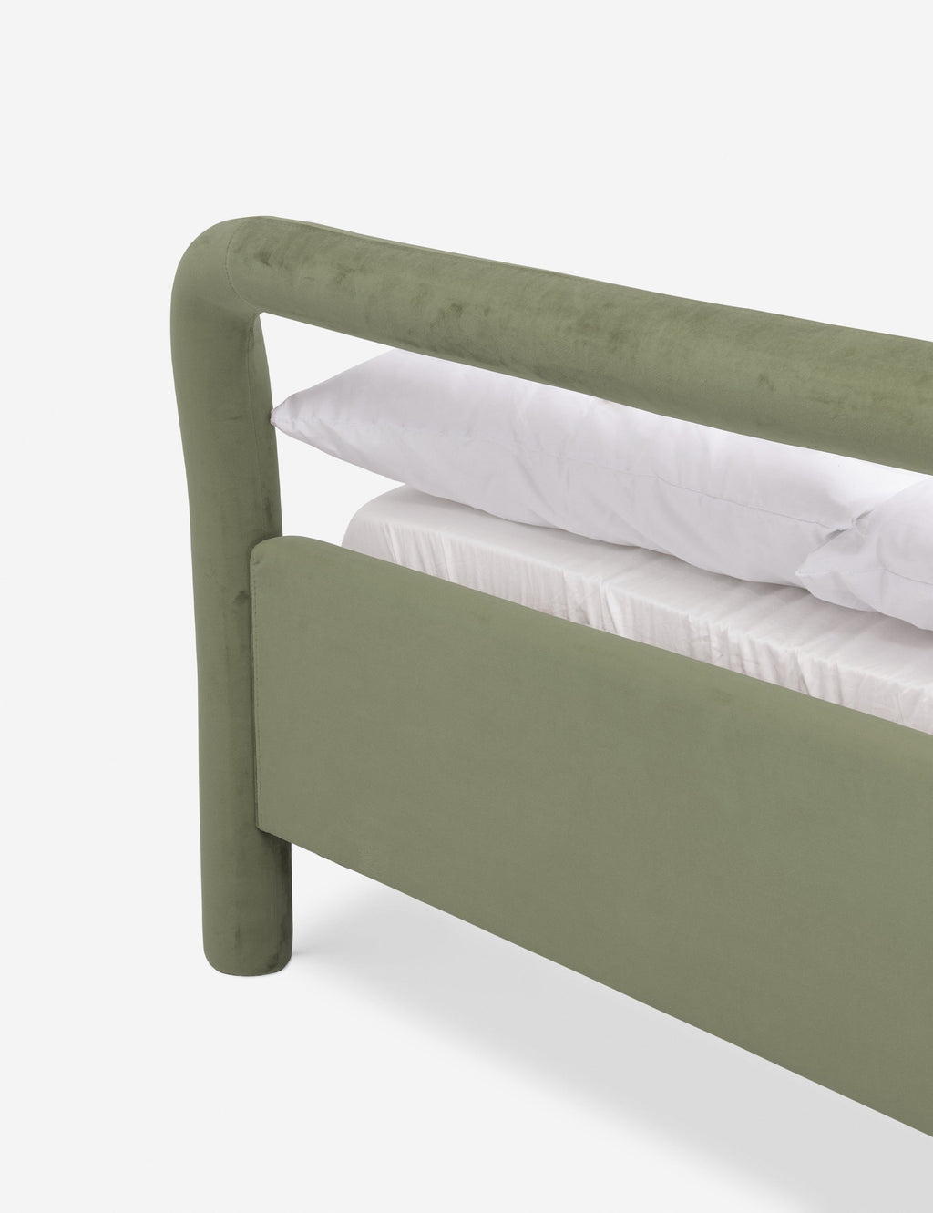 Lit plateforme - Un studio de design de mobilier cherche à créer des espaces ouverts et naturels avec sa ligne de mobilier minimaliste.