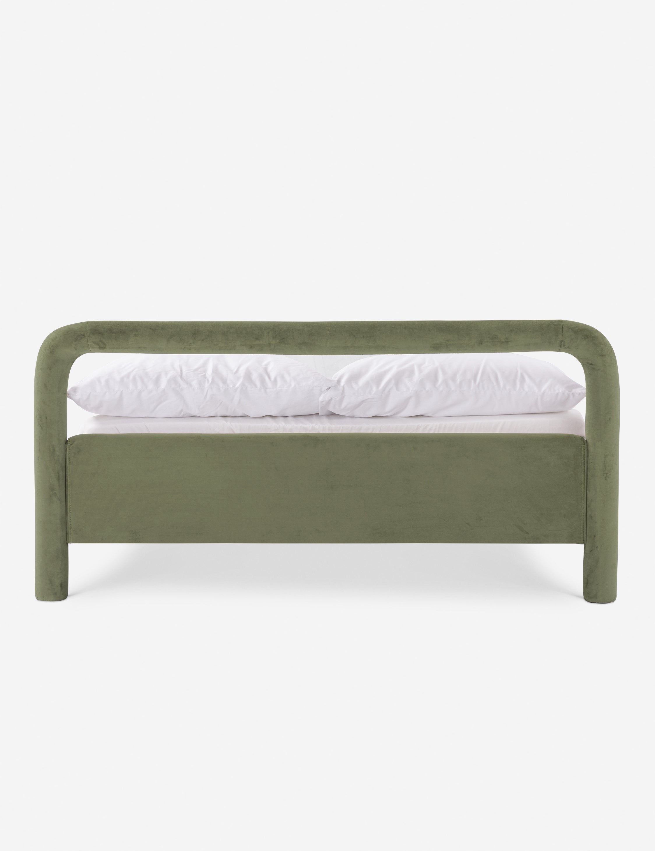 Lit plateforme - Un studio de design de mobilier cherche à créer des espaces ouverts et naturels avec sa ligne de mobilier minimaliste.