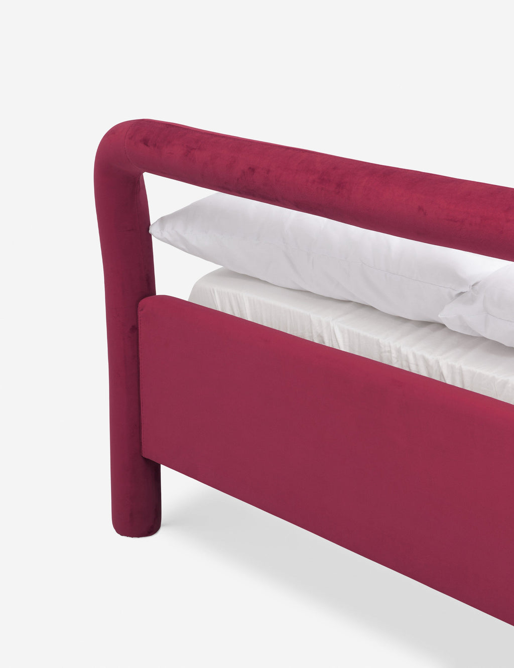 Lit plateforme - Un studio de design de mobilier cherche à créer des espaces ouverts et naturels avec sa ligne de mobilier minimaliste.