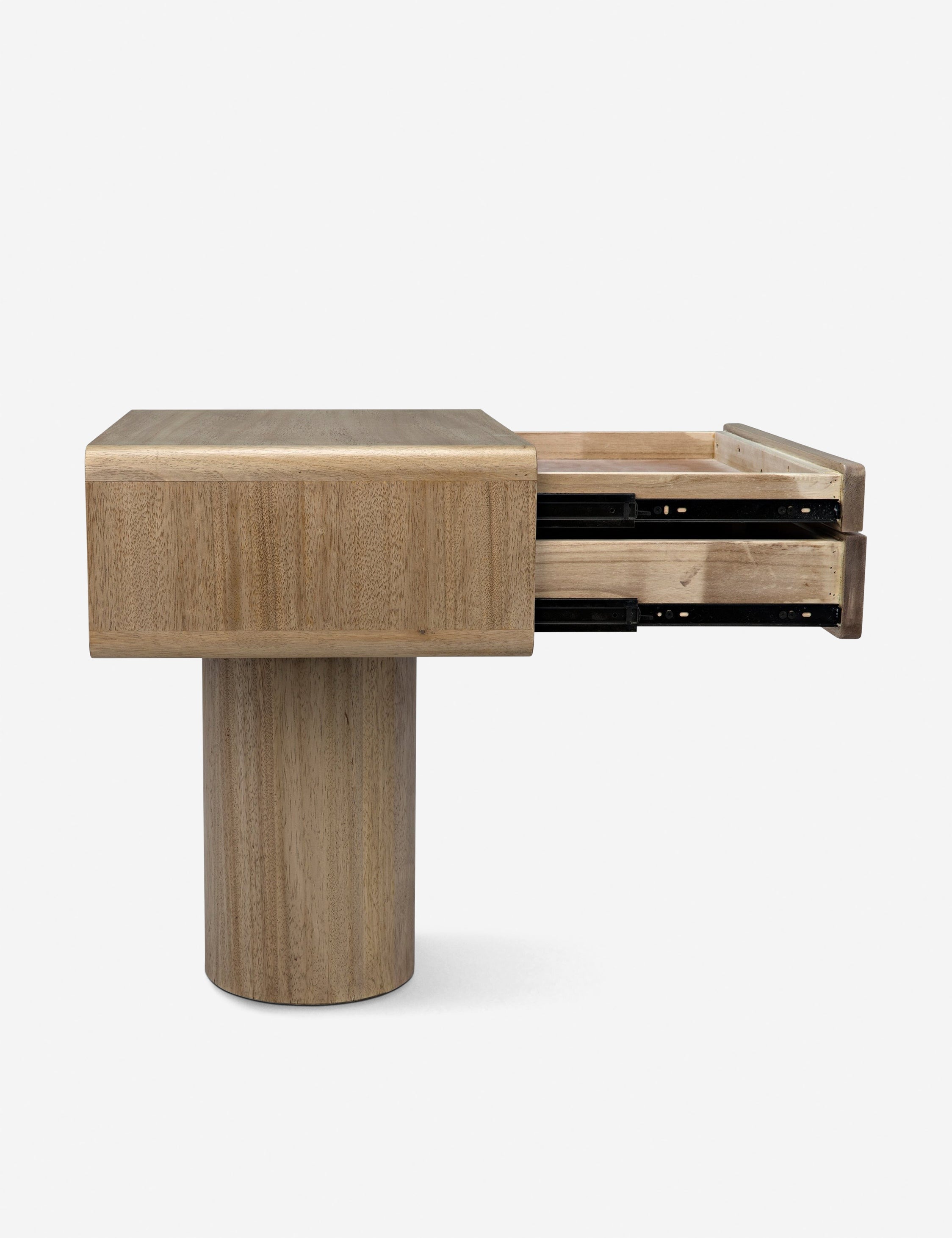 Table de chevet - Nous aimons décrire cette pièce comme moderne avec une touche bohème