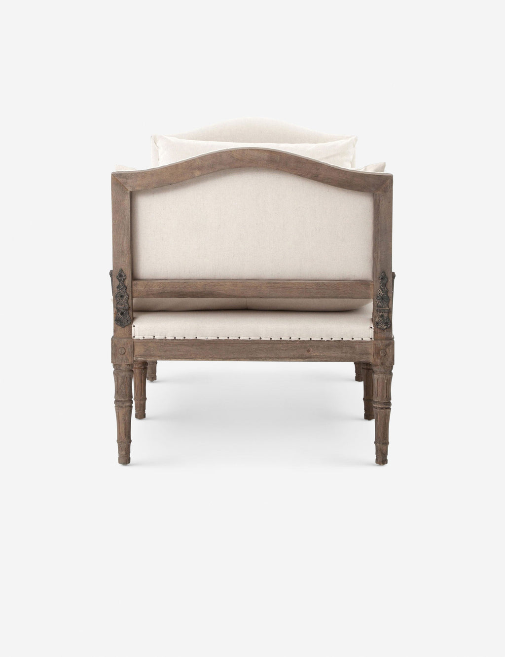 Chaise - Avec une touche de style ancien, cette charmante chaise longue est dotée de pieds sculptés et d'un cadre en bois vieilli