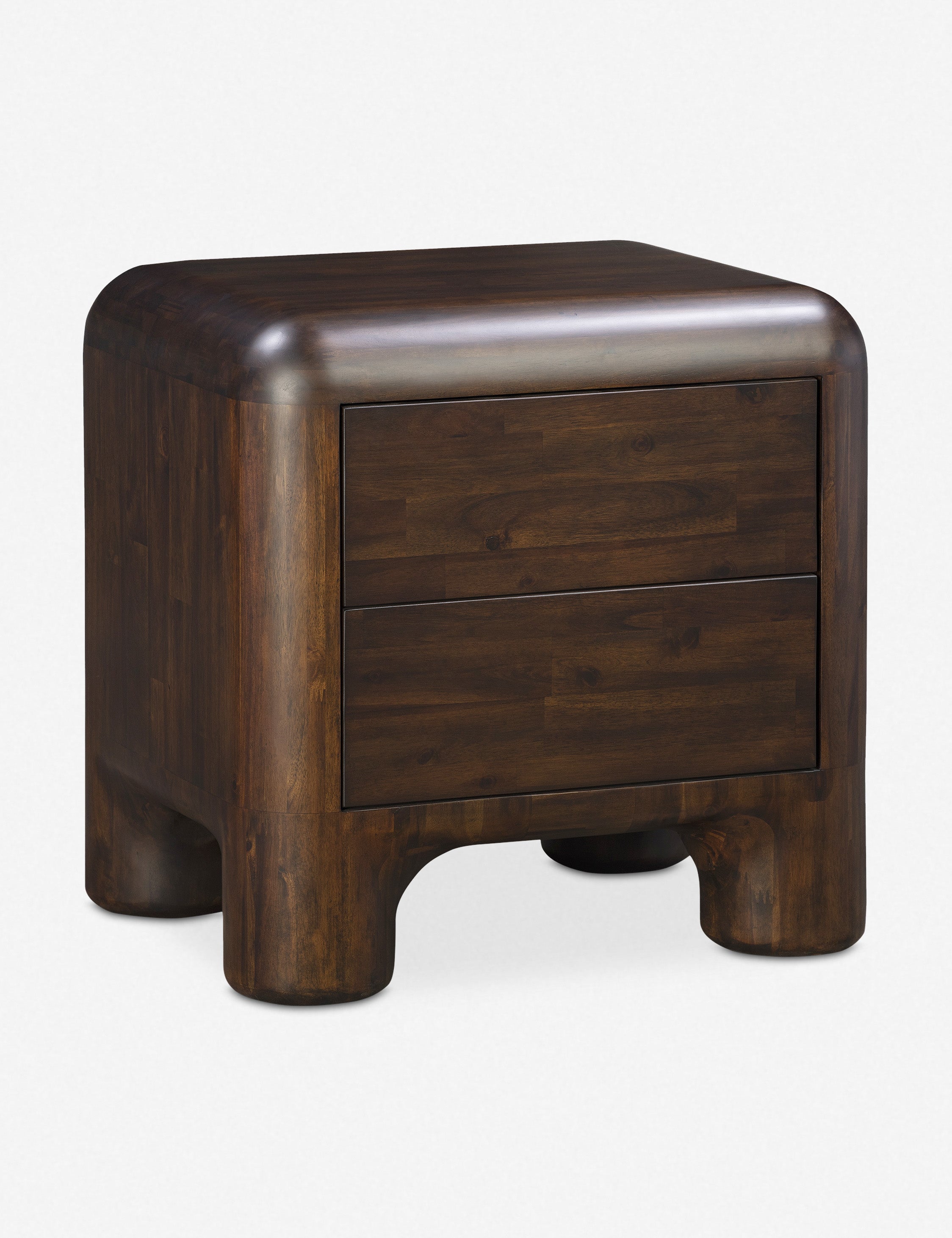 Table de chevet - Une silhouette audacieuse aux bords et aux coins arrondis insuffle un sentiment d'espièglerie et de sophistication à la table de chevet Bodnar.