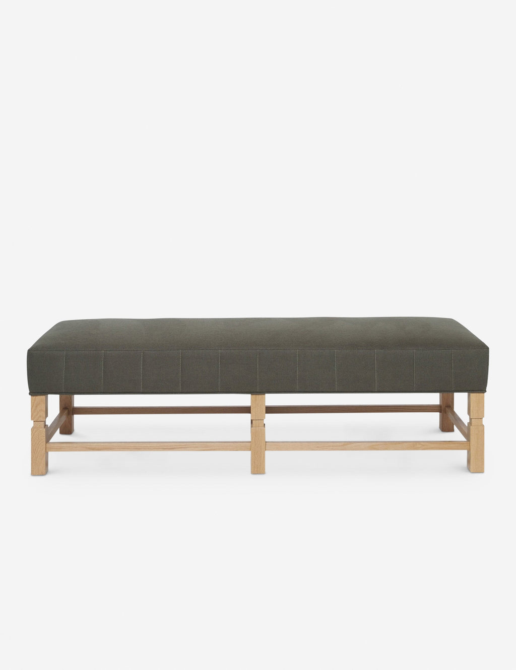 Banc – Alliant un style sur mesure à des matériaux classiques, ce banc rembourré est l'incarnation du confort intemporel.